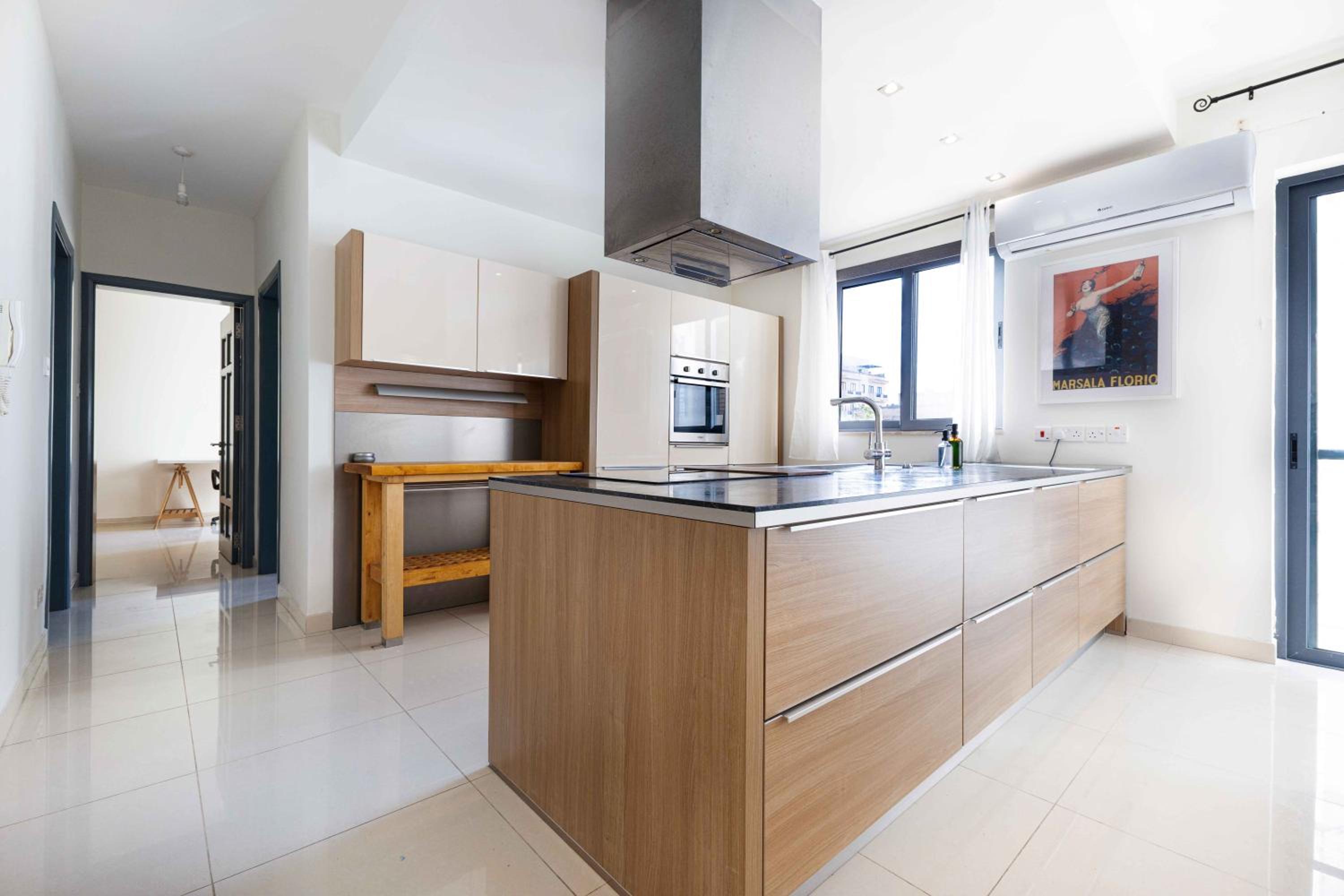 Modern & Spacious 3 Bedroom Apartment - Close to Sliema Promenade view 5