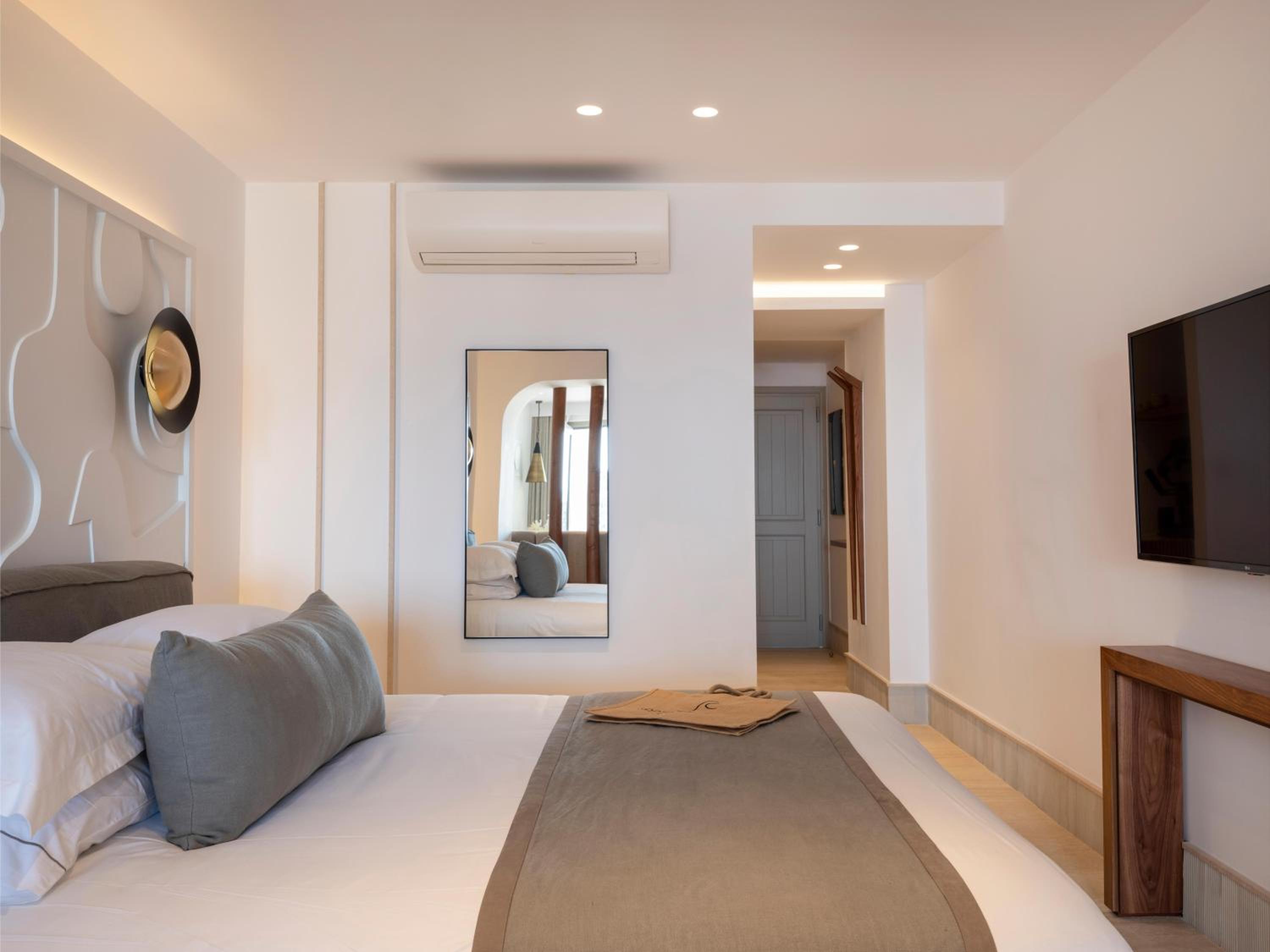 Santo Pure Oia Suites & Villas 47