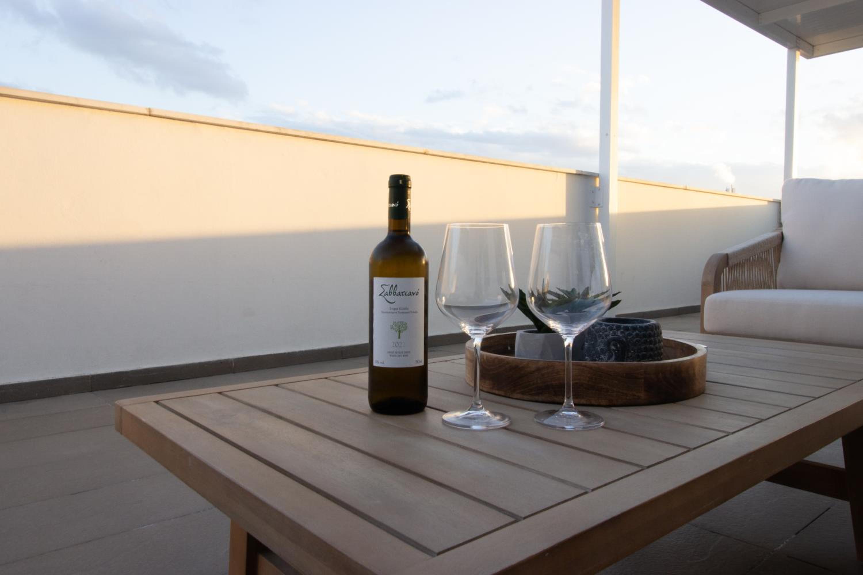 Top Floor Gem: 3BR, Huge Veranda