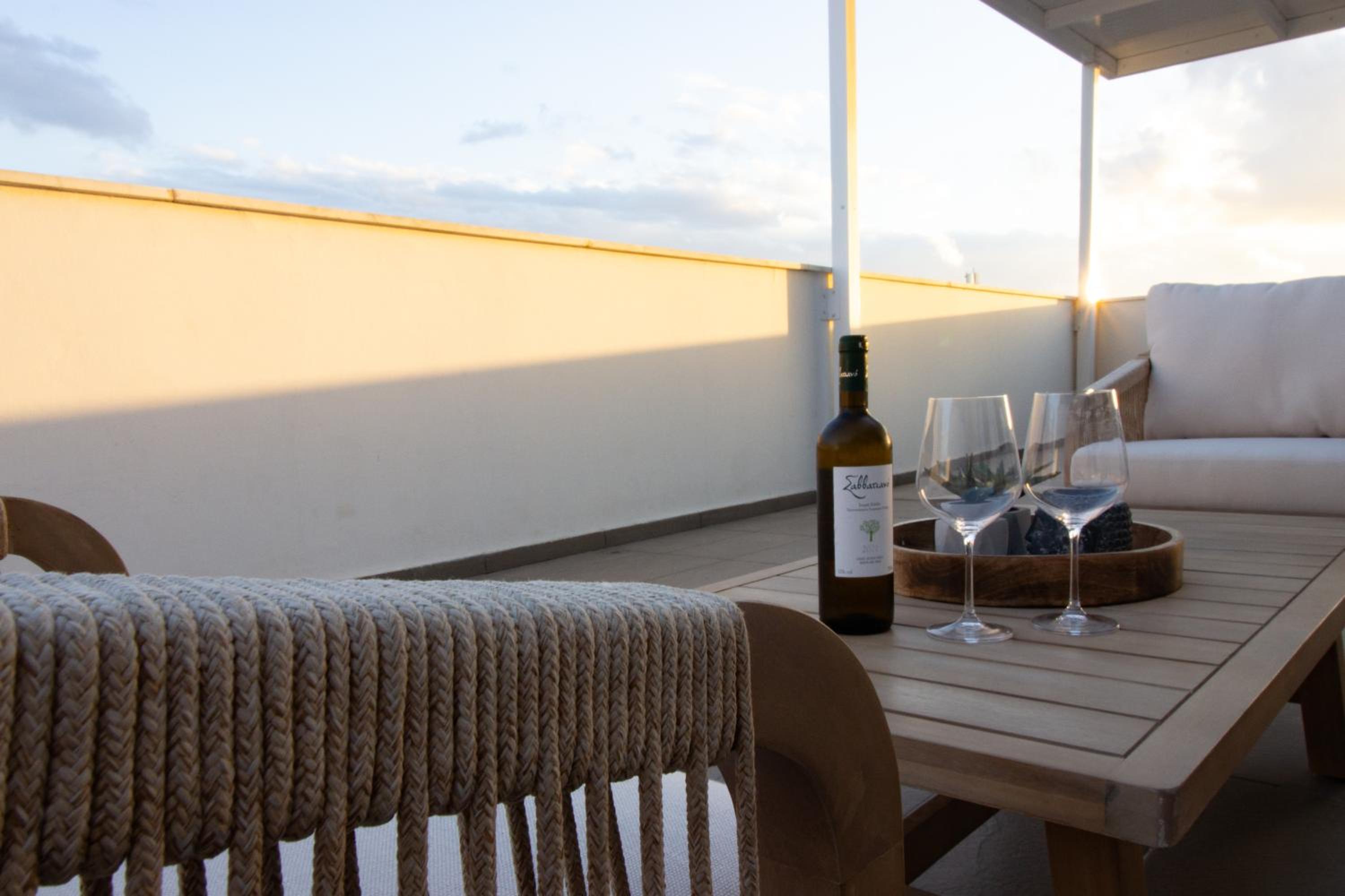 Top Floor Gem: 3BR, Huge Veranda