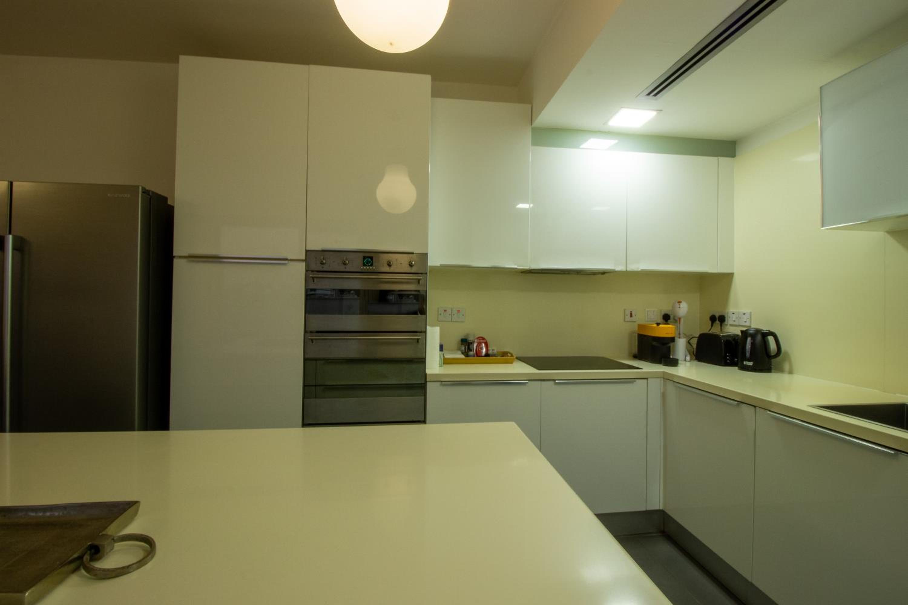 Top Floor Gem: 3BR, Huge Veranda
