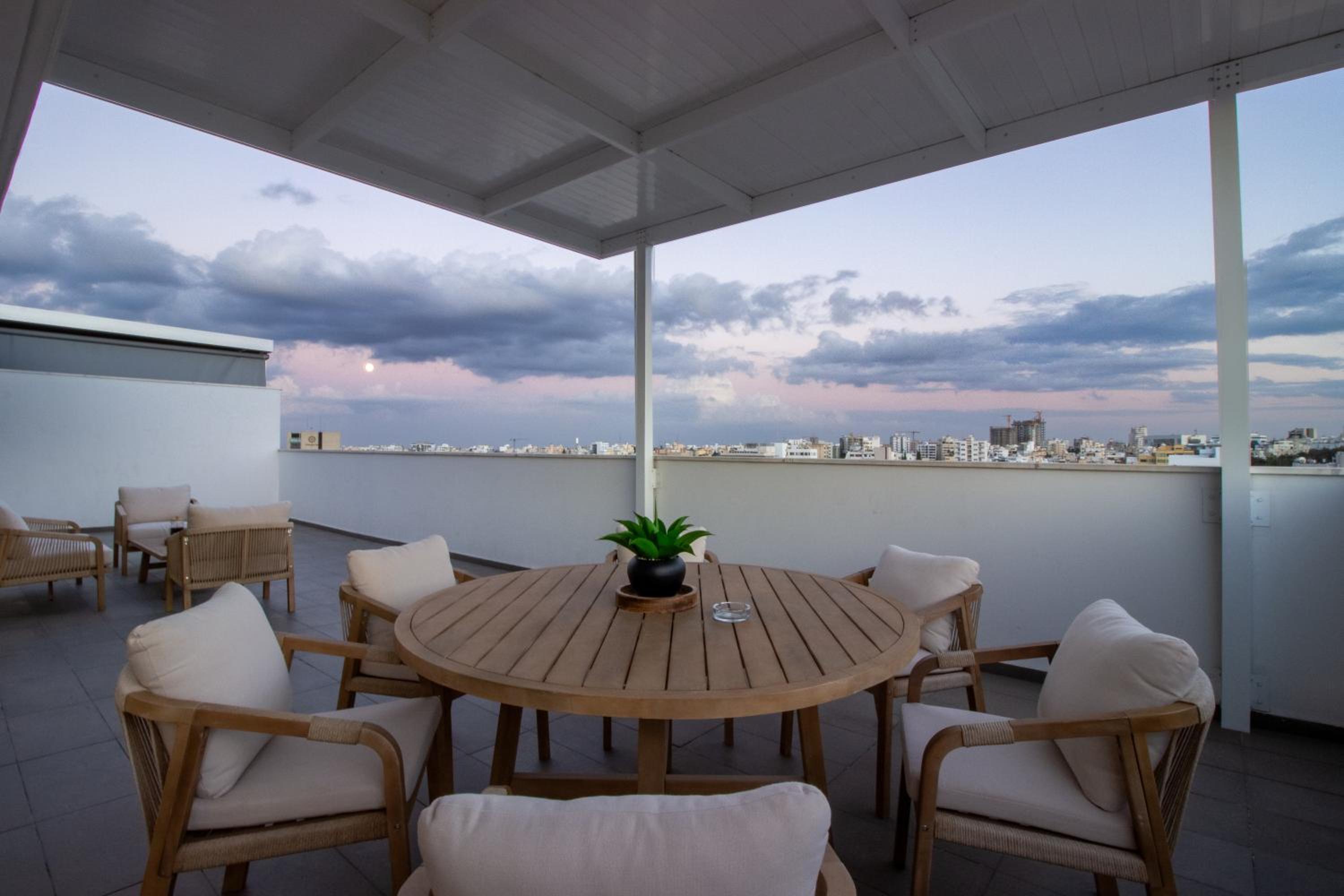 Top Floor Gem: 3BR, Huge Veranda