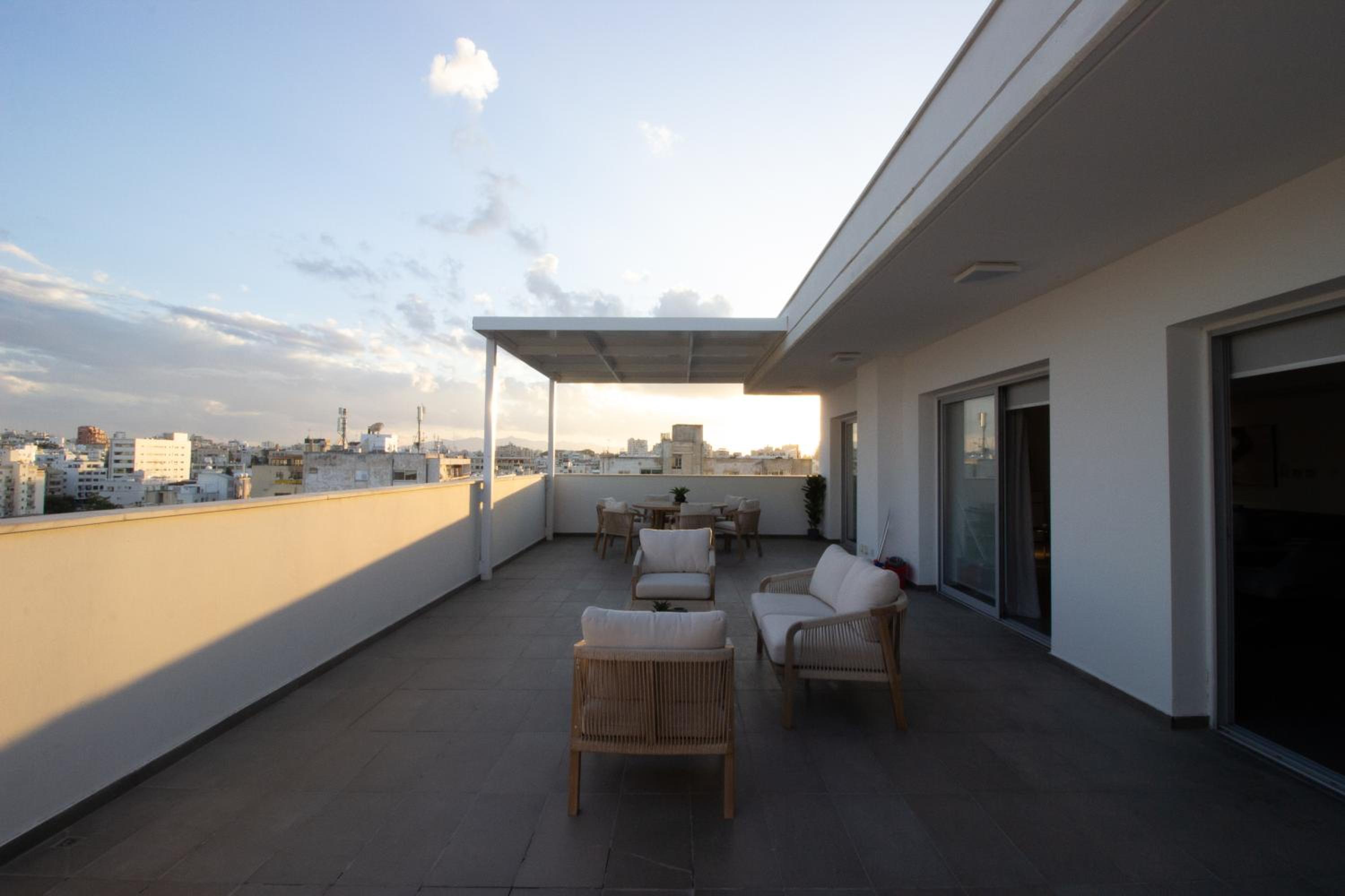 Top Floor Gem: 3BR, Huge Veranda
