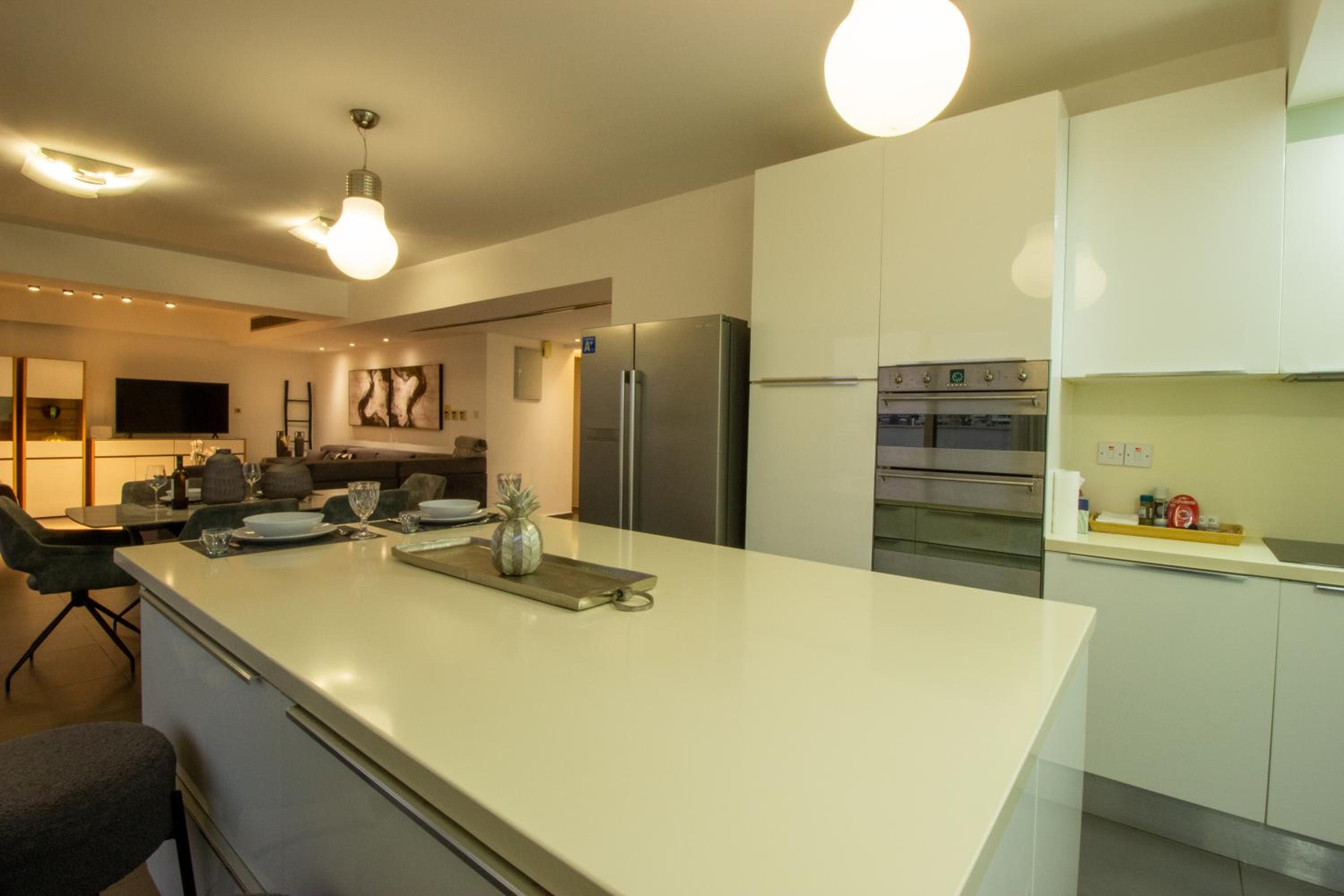 Top Floor Gem: 3BR, Huge Veranda