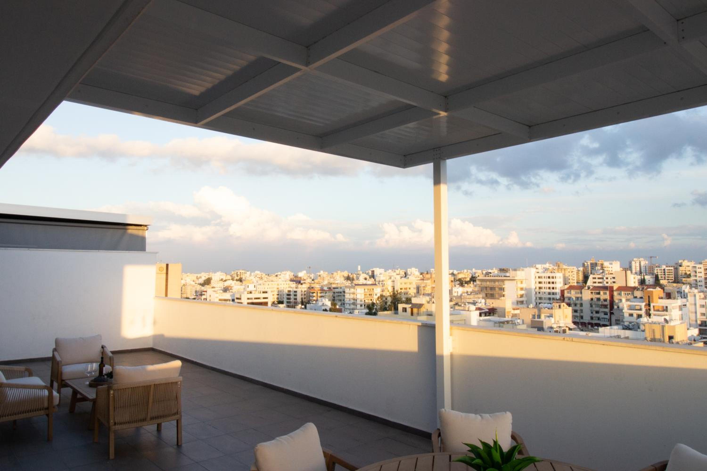 Top Floor Gem: 3BR, Huge Veranda