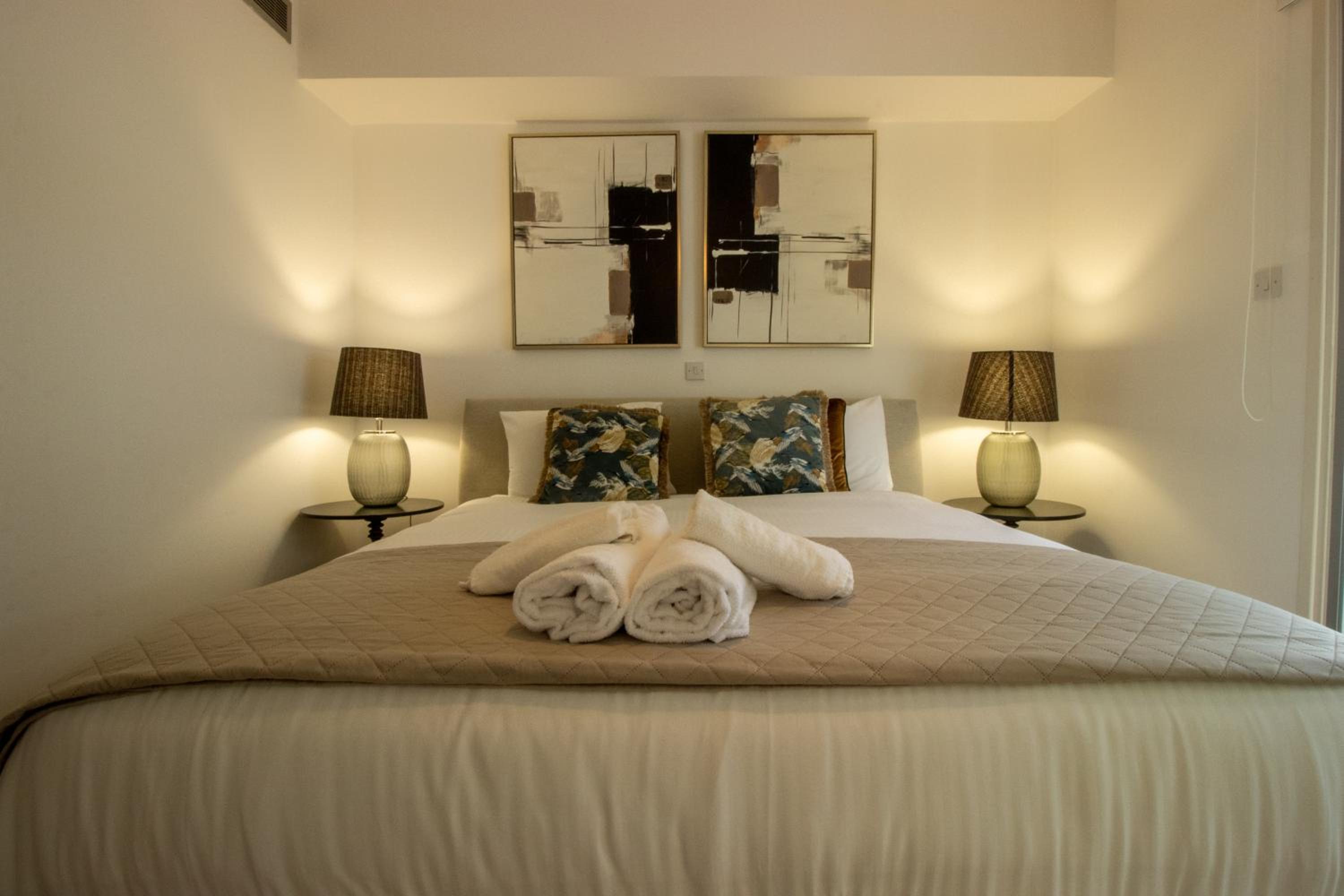 Top Floor Gem: 3BR, Huge Veranda