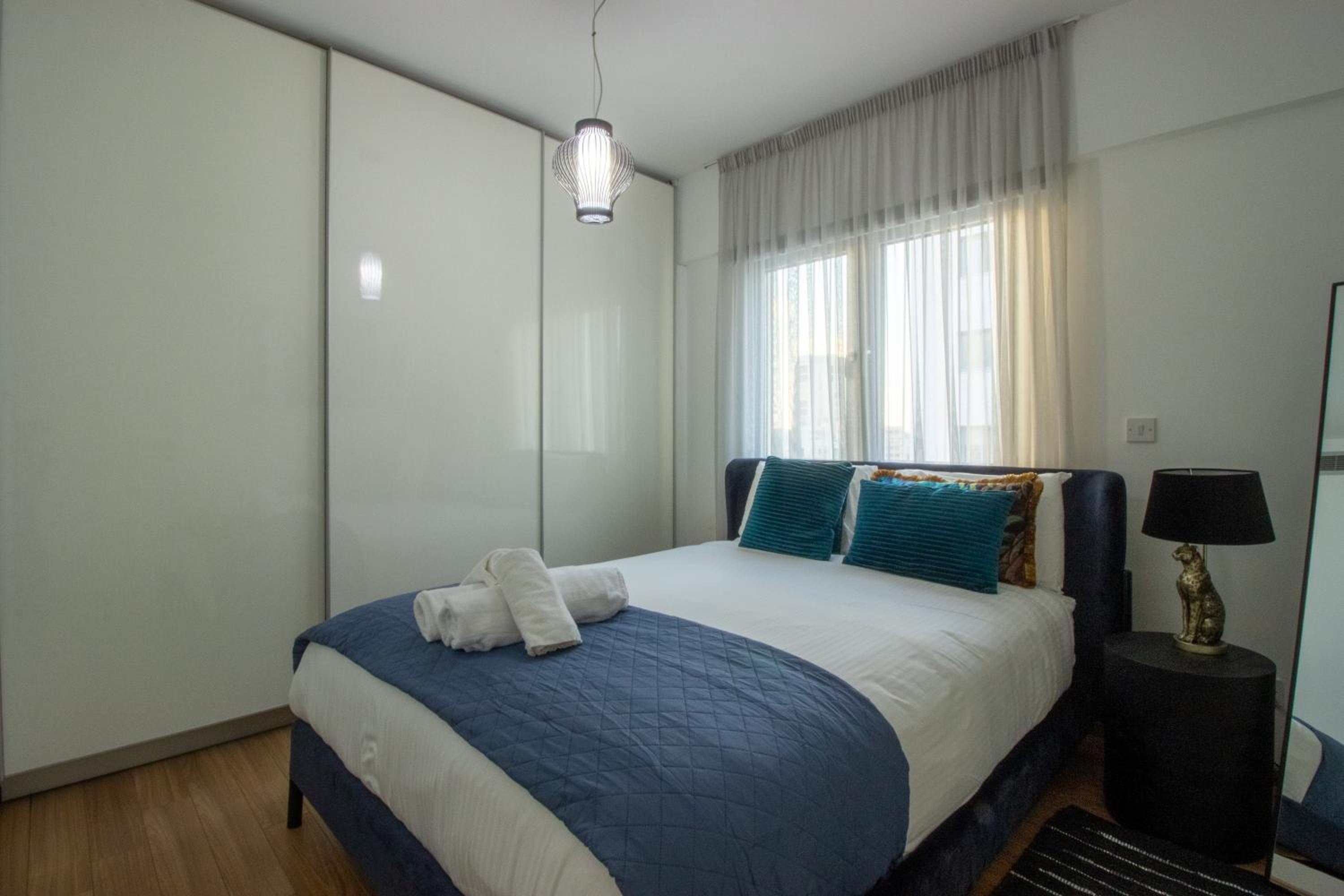 Top Floor Gem: 3BR, Huge Veranda