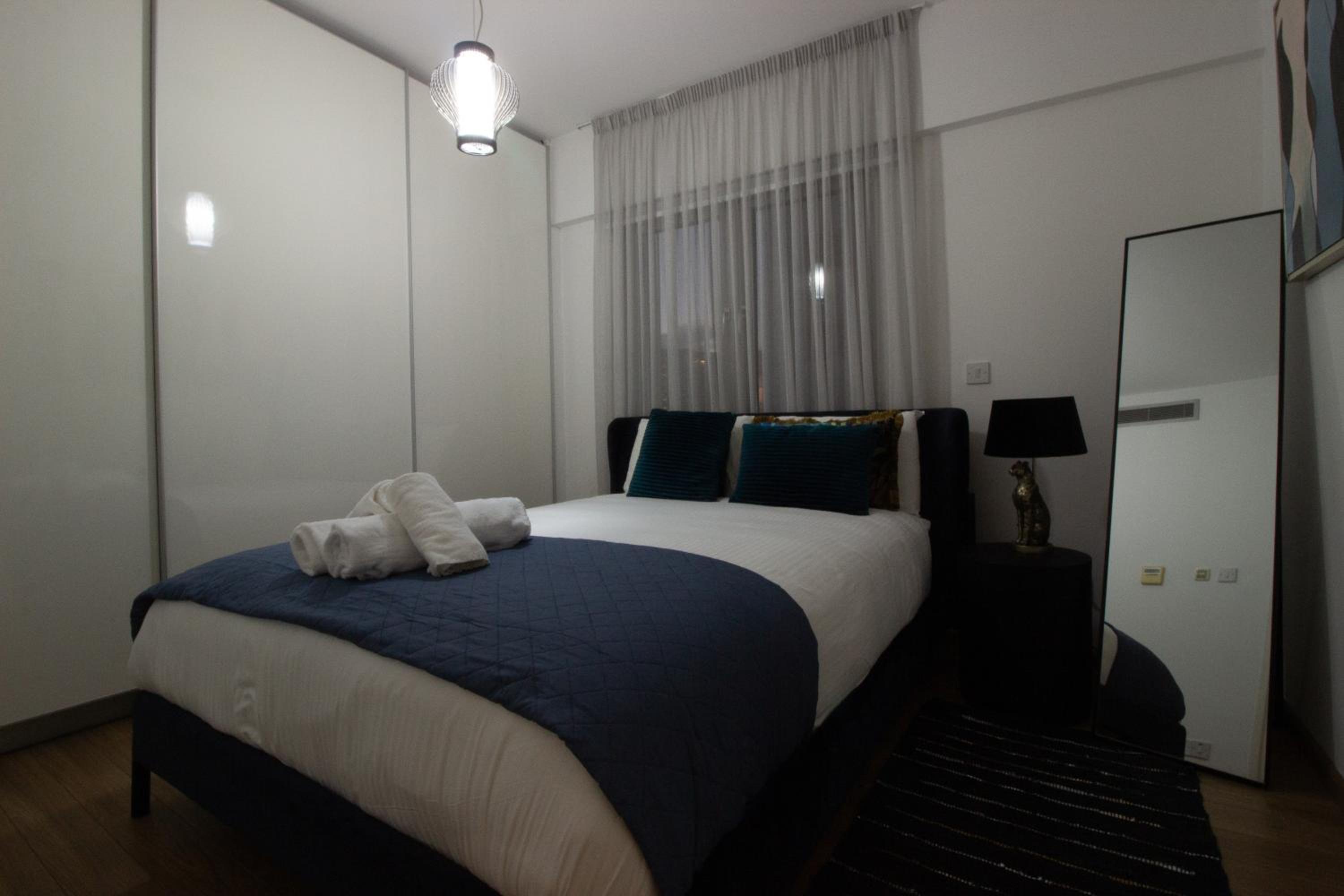 Top Floor Gem: 3BR, Huge Veranda