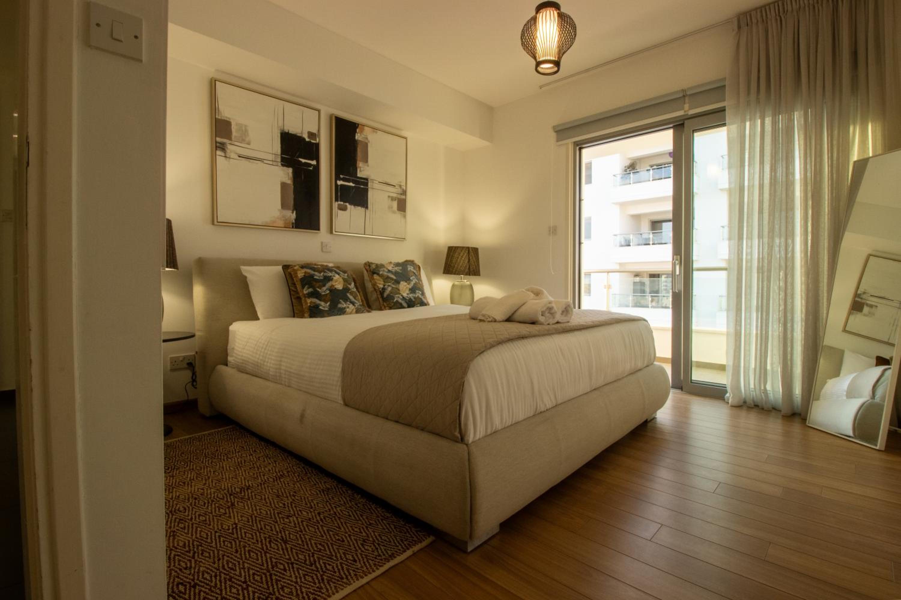 Top Floor Gem: 3BR, Huge Veranda