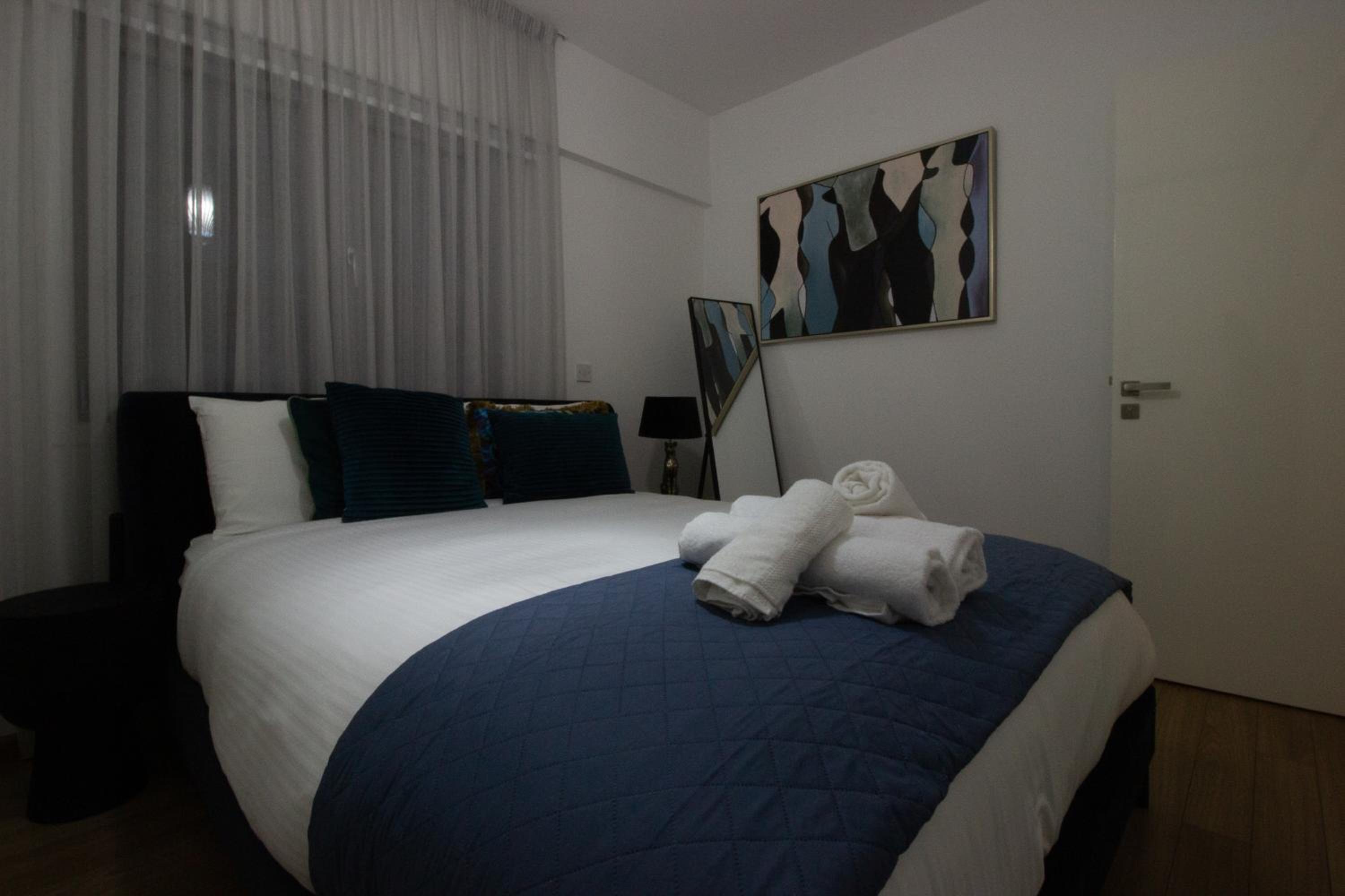 Top Floor Gem: 3BR, Huge Veranda
