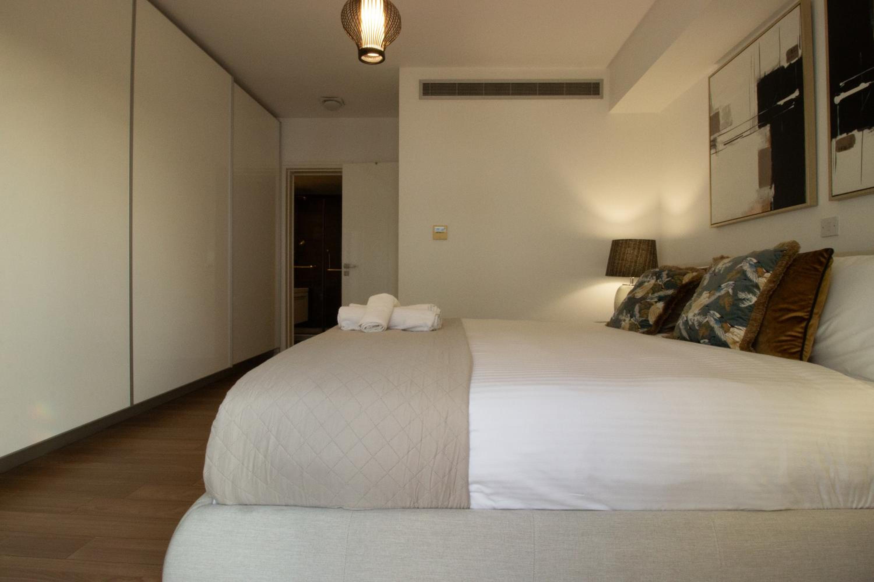 Top Floor Gem: 3BR, Huge Veranda