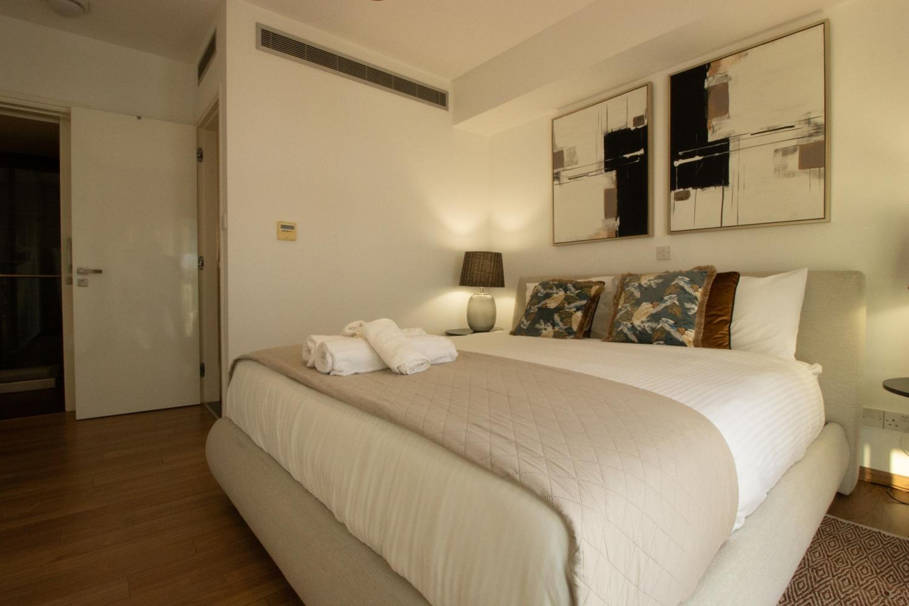 Top Floor Gem: 3BR, Huge Veranda