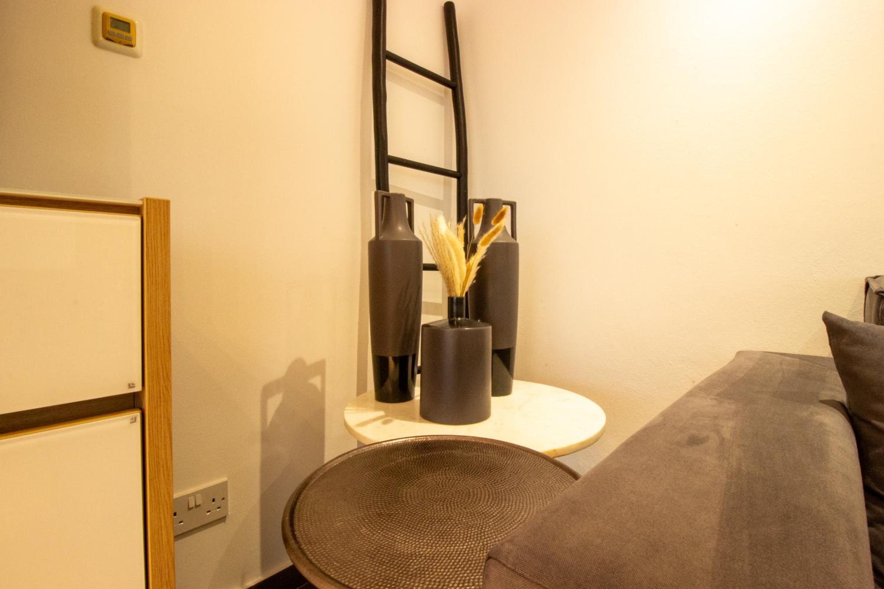 Top Floor Gem: 3BR, Huge Veranda