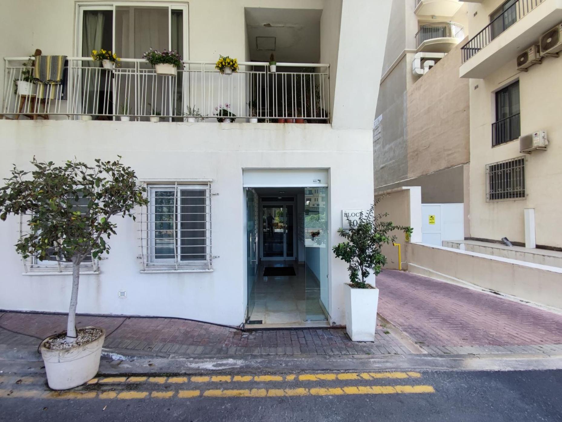 St Julians - Balluta 2 bedroom apartment photo 4