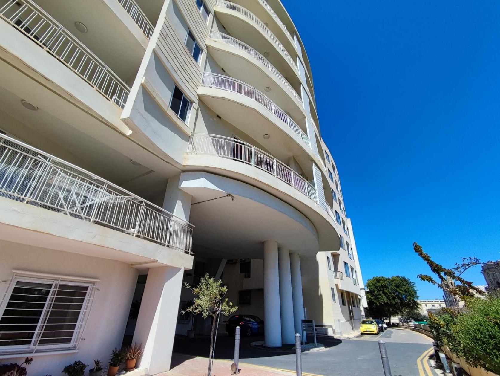 St Julians - Balluta 2 bedroom apartment — St Julian's
