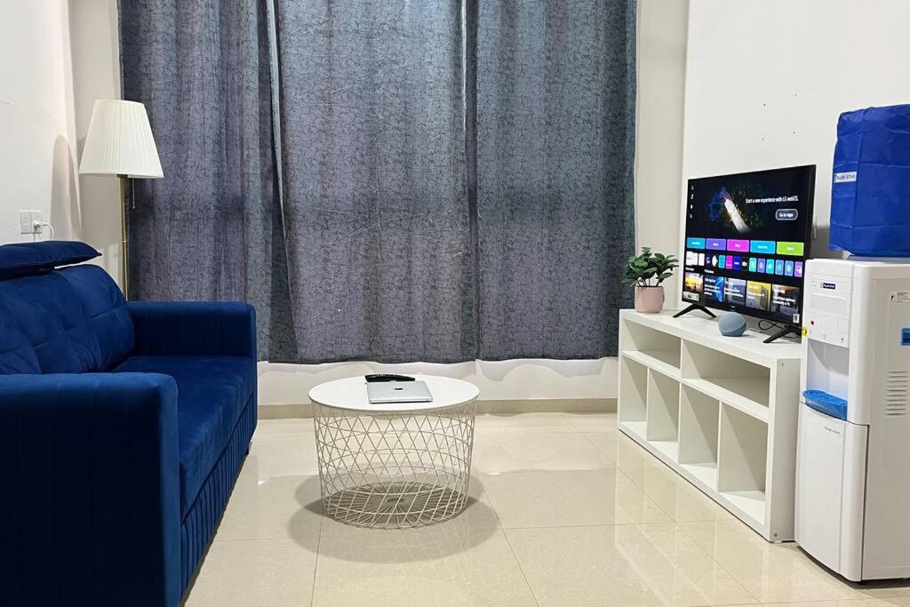 1 BHK Flat with Stunning Expressway View view 3