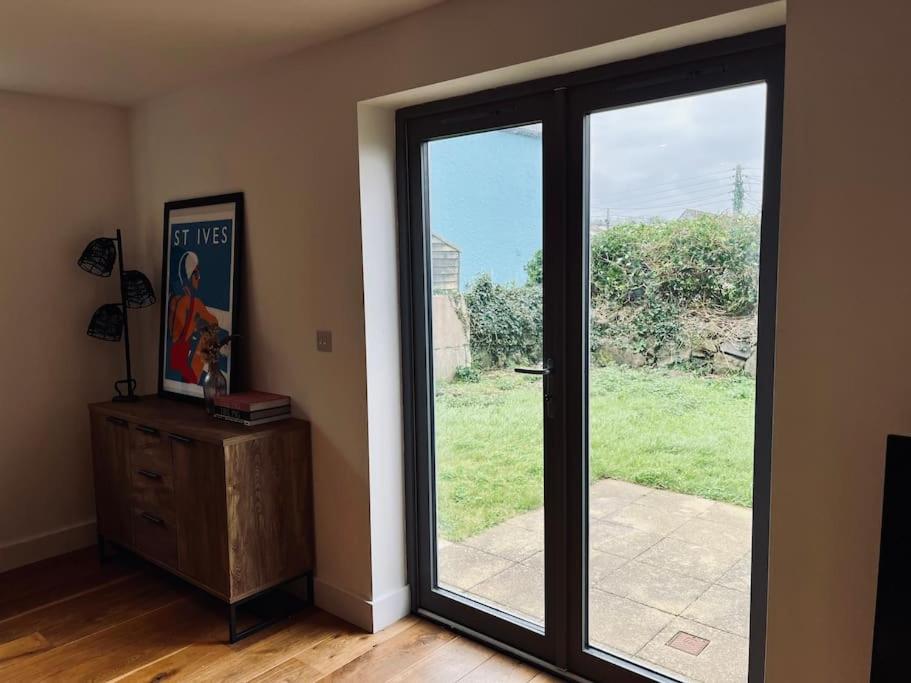 Family home in St Ives with parking! view 4
