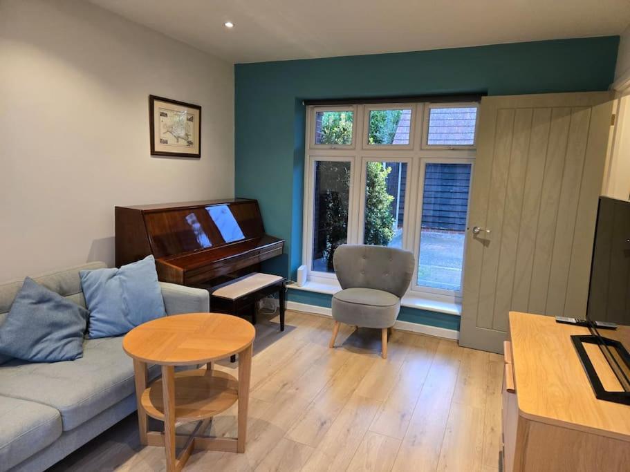 CHERRY MEWS by BOURNECOAST - A Detached Holiday Home with Parking and a Garden - HB7358 view 4