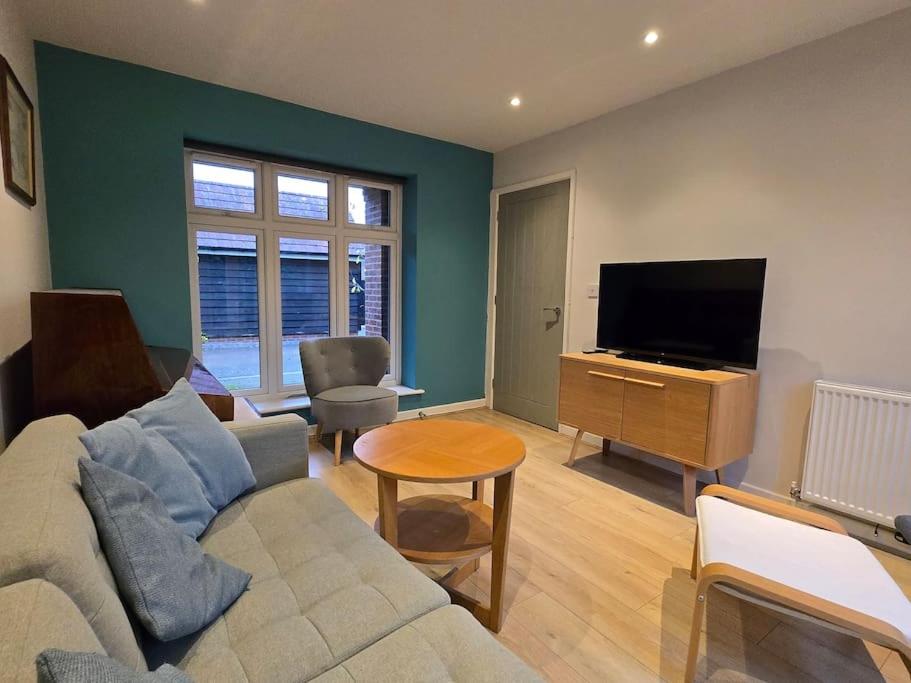 CHERRY MEWS by BOURNECOAST - A Detached Holiday Home with Parking and a Garden - HB7358 view 5