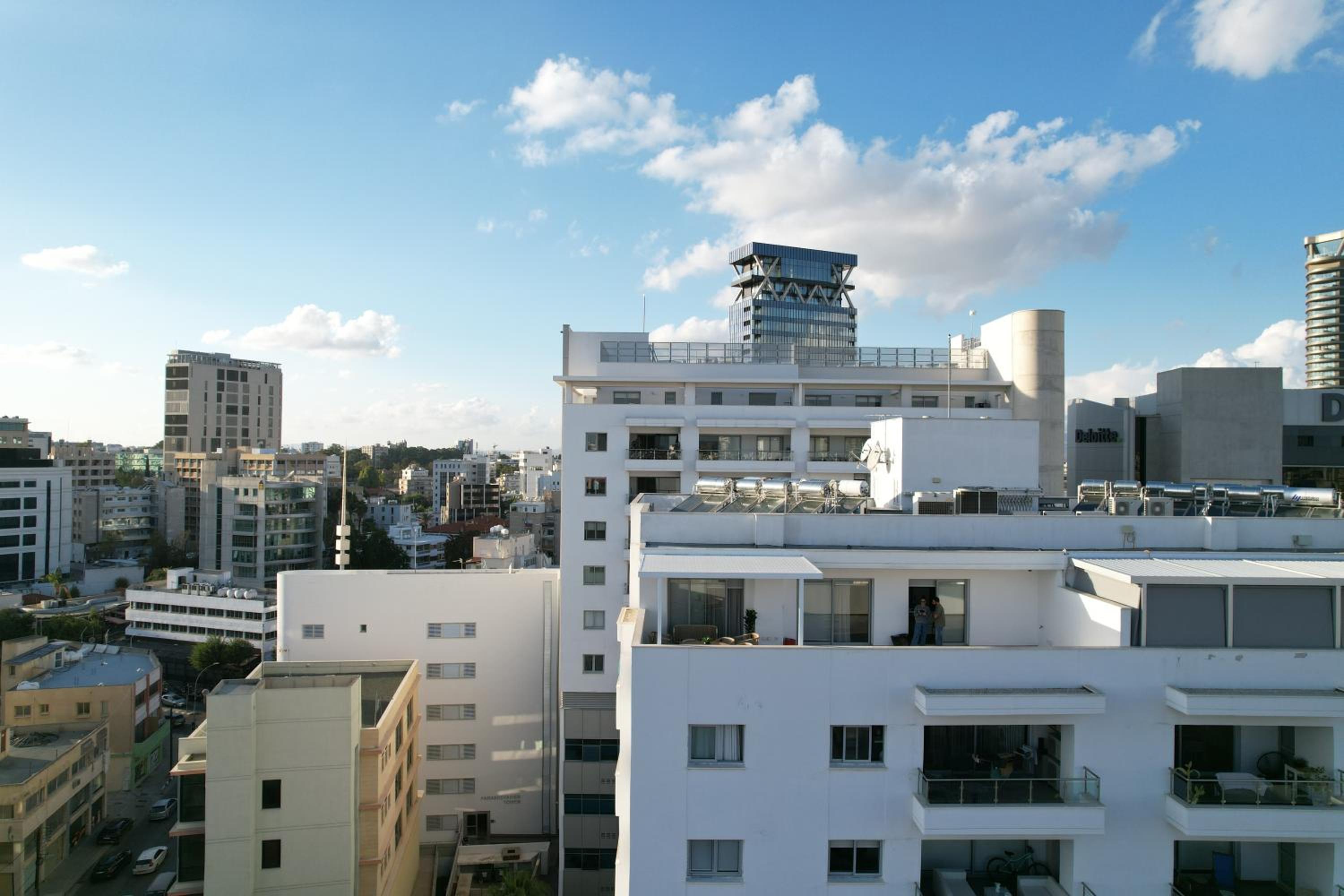 Top Floor Gem: 3BR, Huge Veranda
