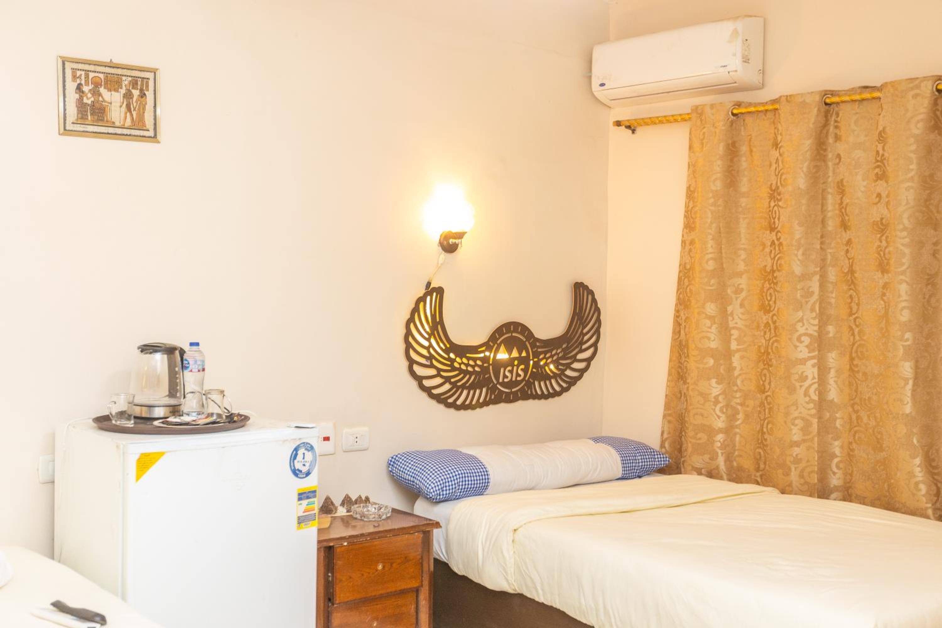 Grensha Pyramids inn