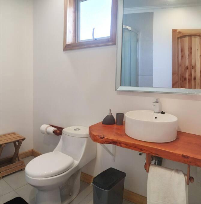 Casa vista al lago y piscina a 7 minutos del centro