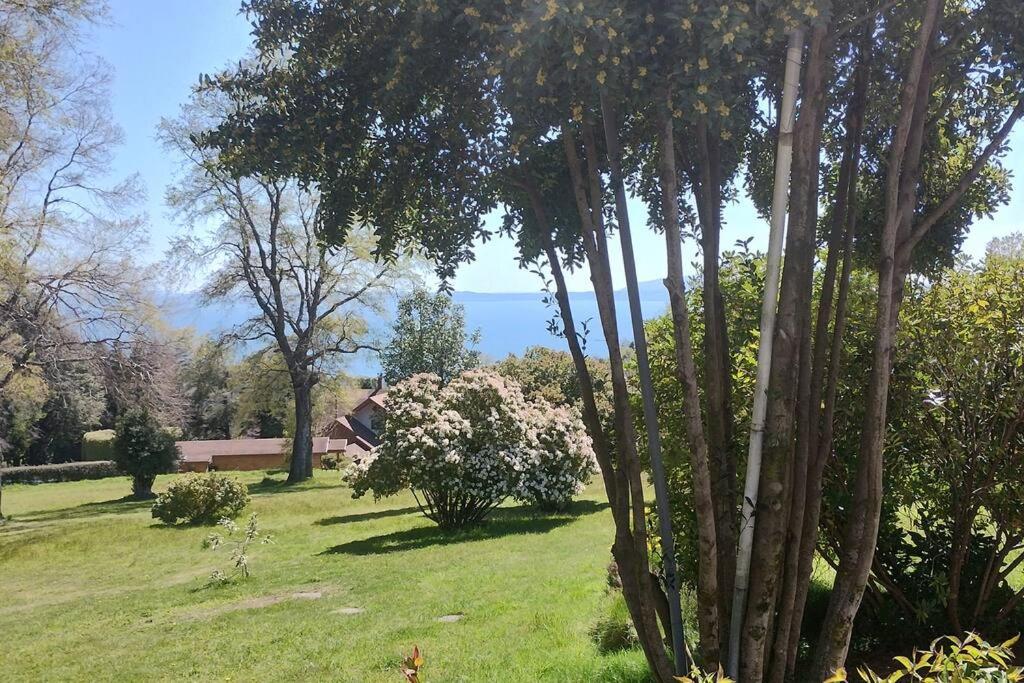 Casa vista al lago y piscina a 7 minutos del centro