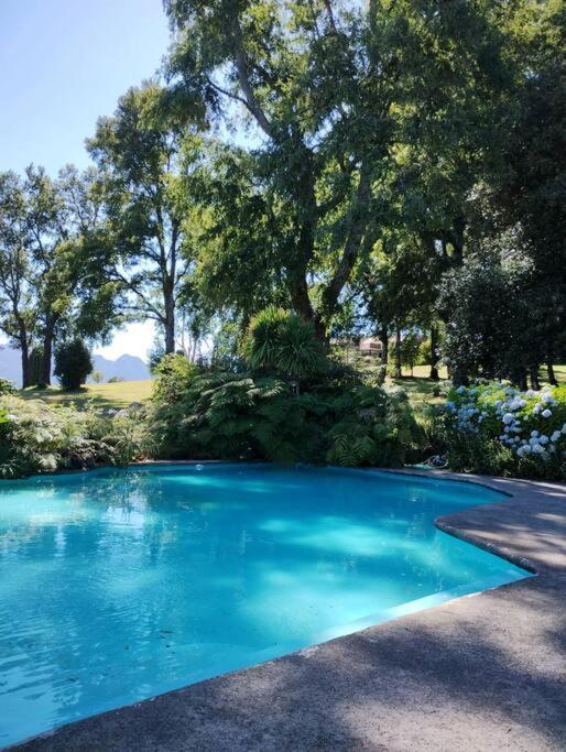 Casa vista al lago y piscina a 7 minutos del centro
