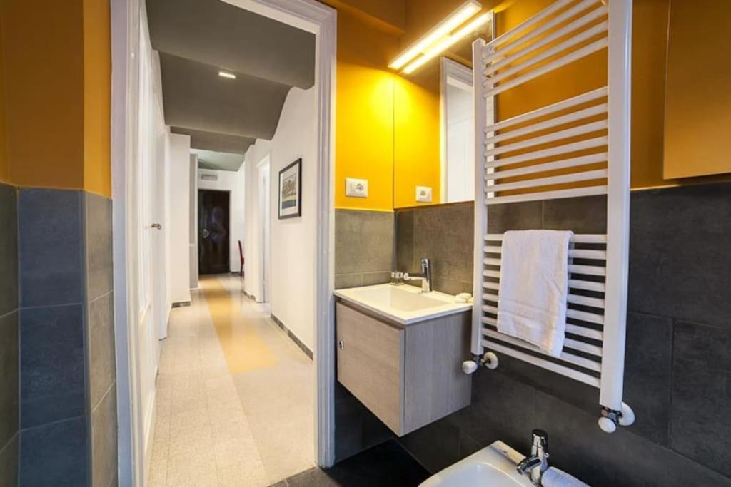 Monti 3 bedroom apartment Colisseum — Rome photo 3