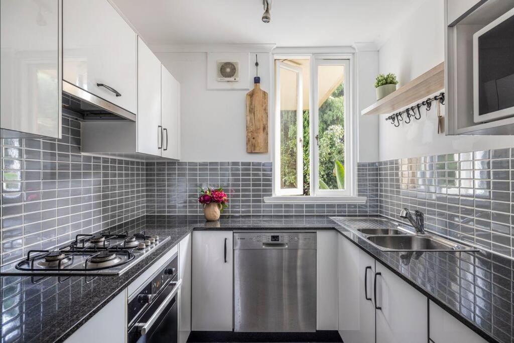 Balmoral Beach Front 2 Bedroom Waterview Mosman