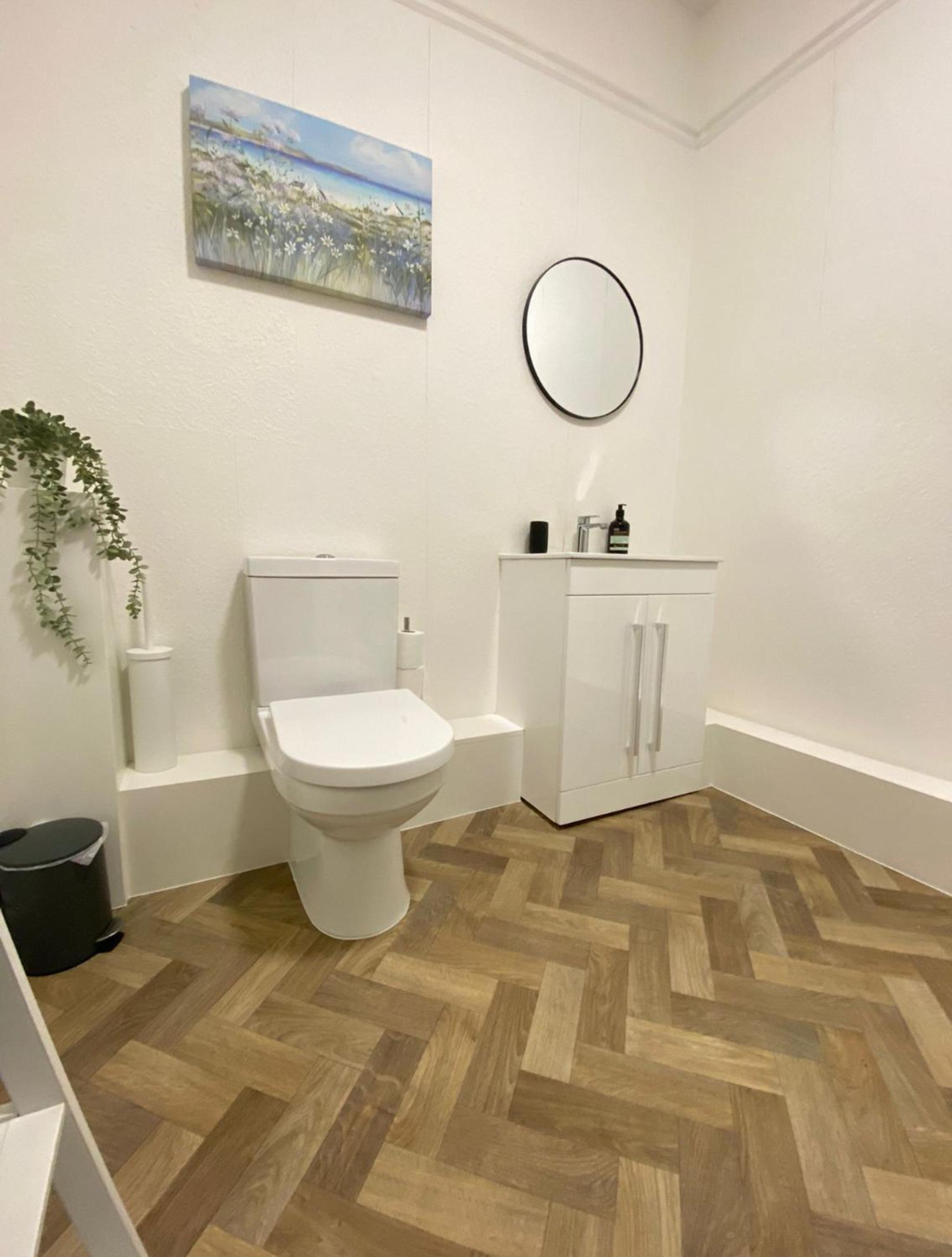 Central Bournemouth Apartment Sleeps 4 Walk to Beach & Town view 3