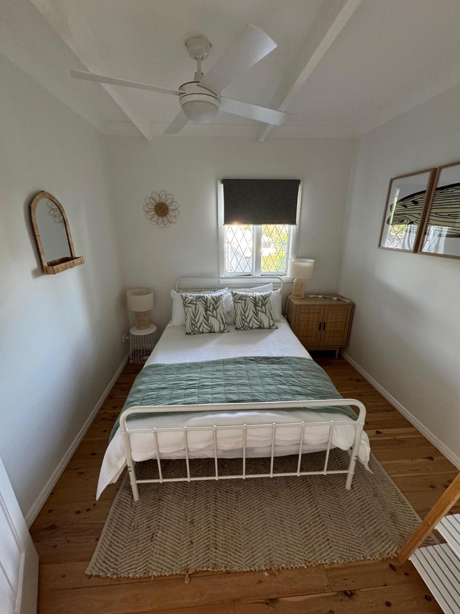 Shoaly House and Shoaly House Cottage - perfect for multiple families & wedding groups