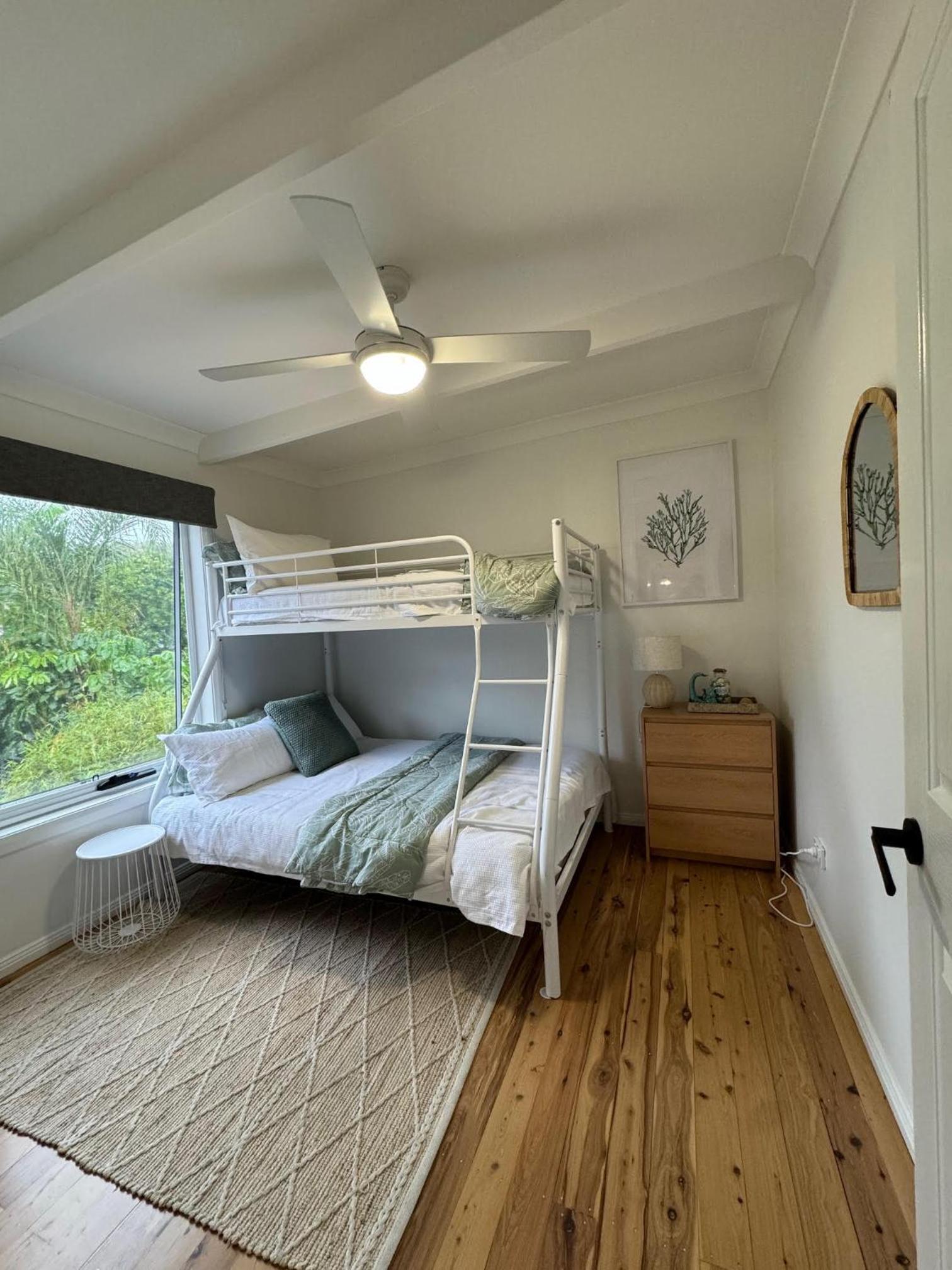 Shoaly House and Shoaly House Cottage - perfect for multiple families & wedding groups