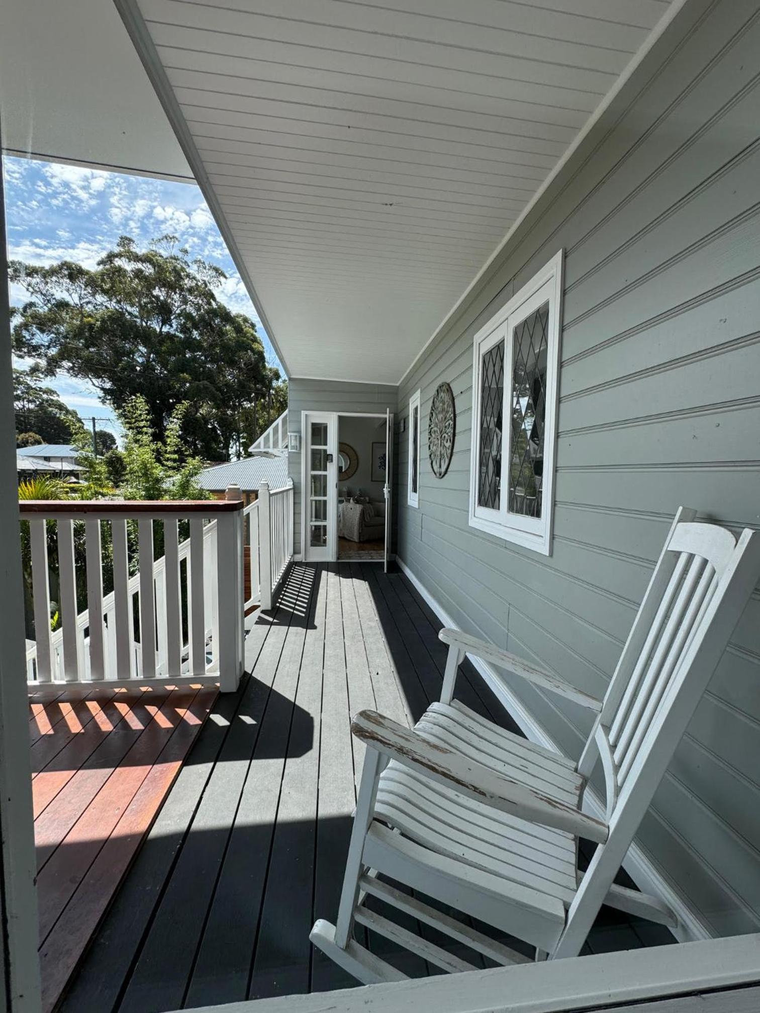 Shoaly House and Shoaly House Cottage - perfect for multiple families & wedding groups