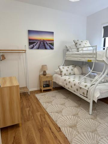 Shoaly House and Shoaly House Cottage - perfect for multiple families & wedding groups