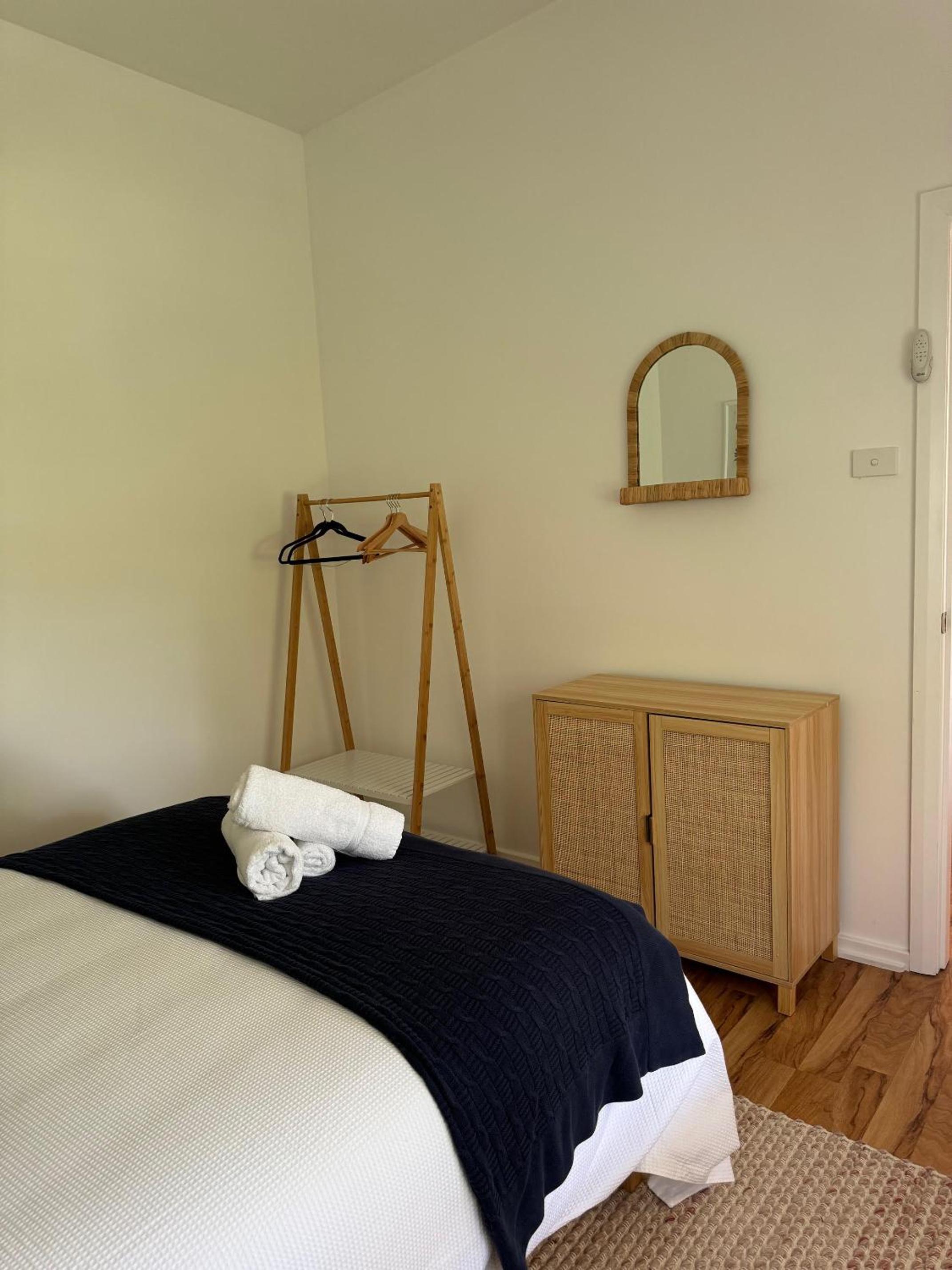 Shoaly House and Shoaly House Cottage - perfect for multiple families & wedding groups