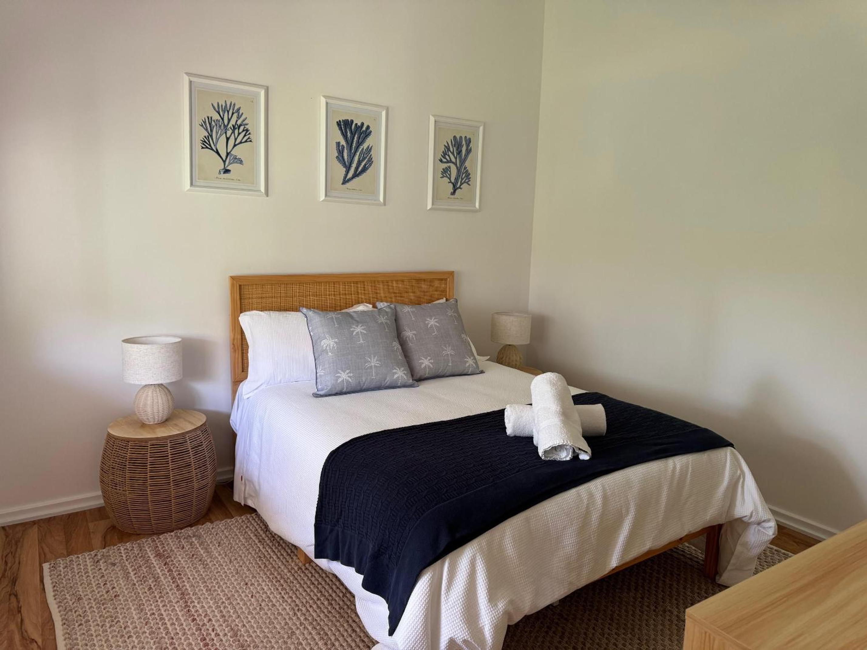 Shoaly House and Shoaly House Cottage - perfect for multiple families & wedding groups