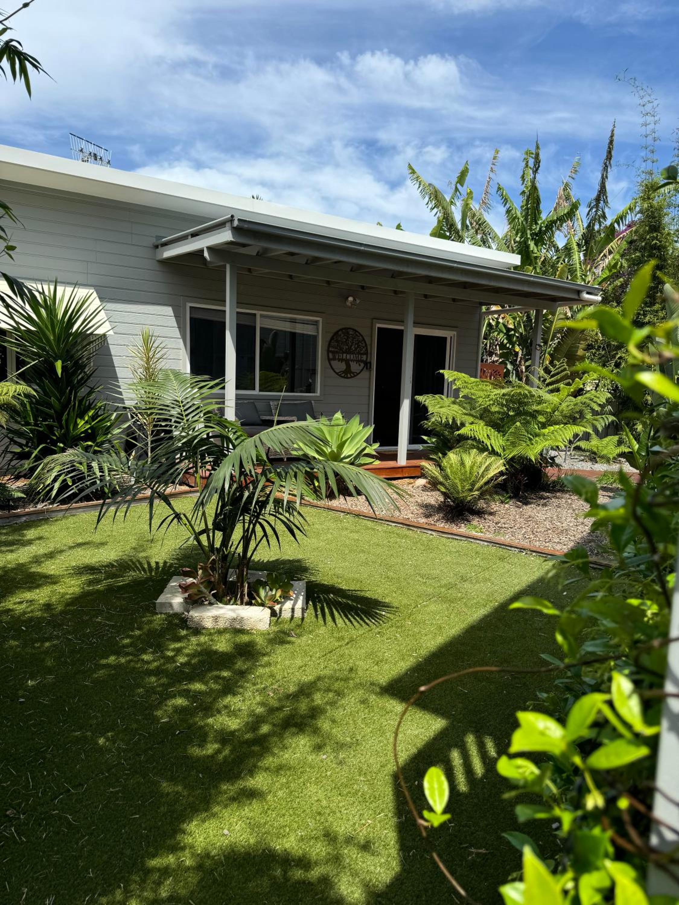Shoaly House and Shoaly House Cottage - perfect for multiple families & wedding groups