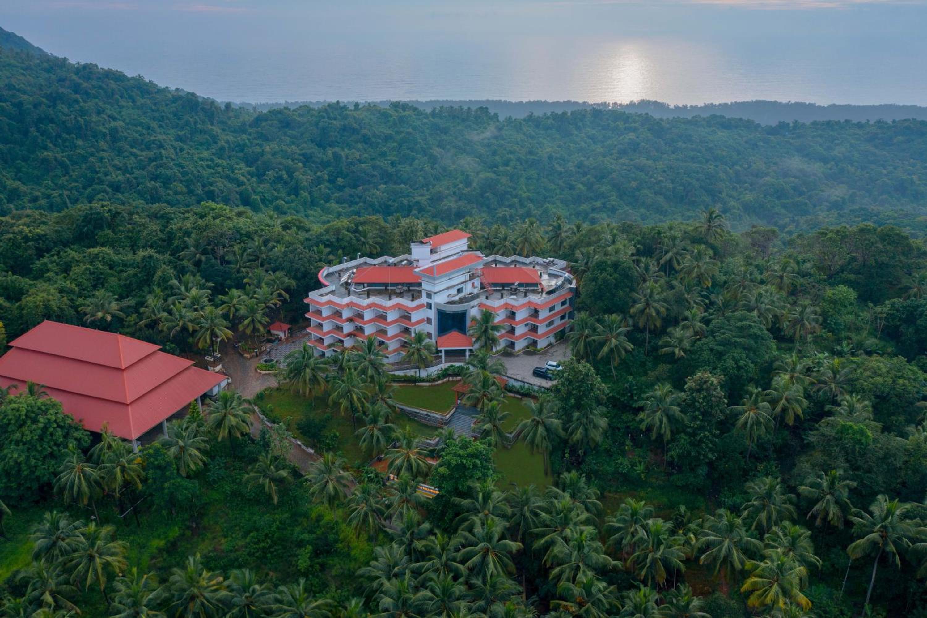 EZHIMALA AYURVEDA AND WELLNESS RESORT view 4