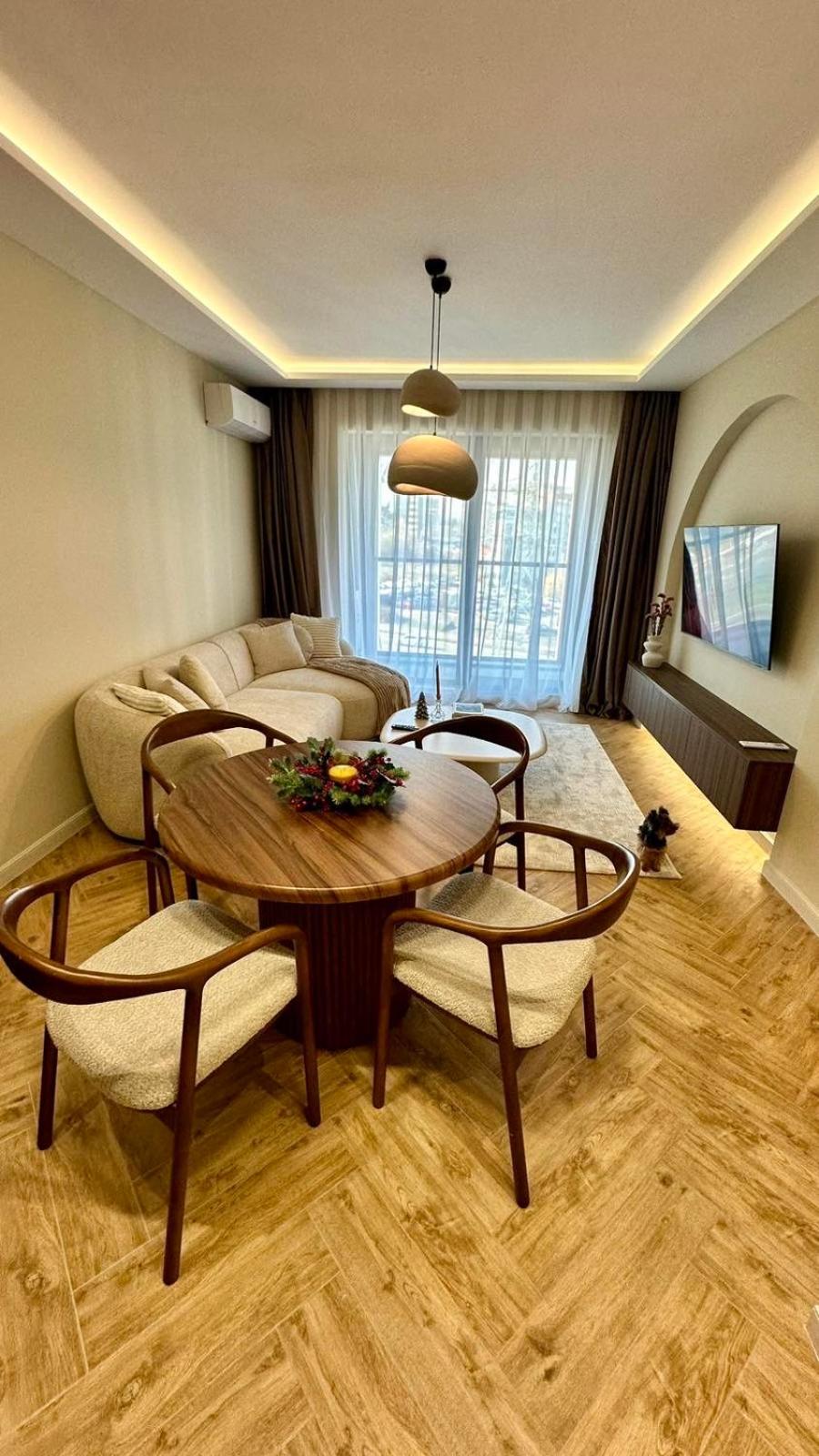 High End Elegant Living & Free Parking