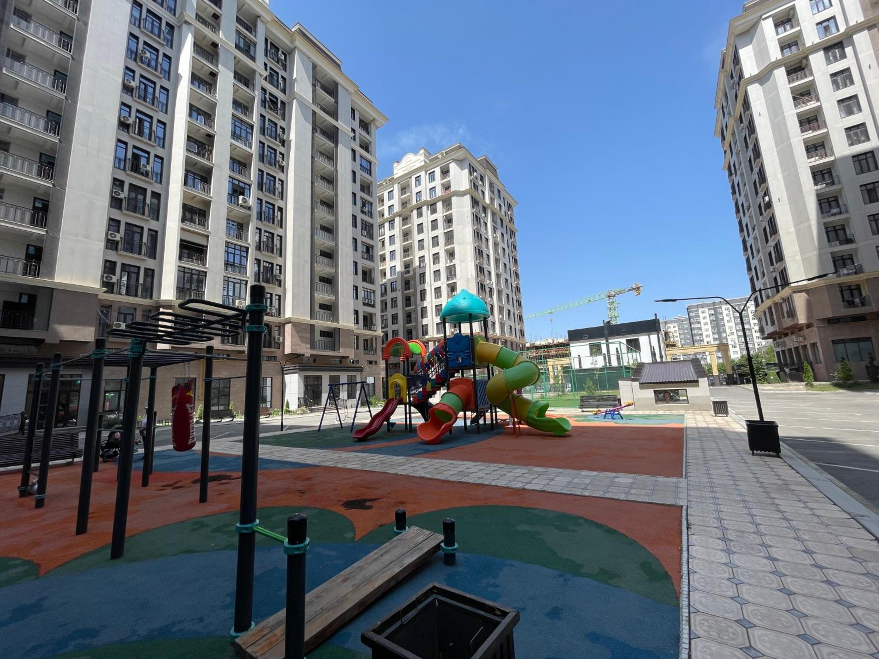 Park Avenue complex Asanbai view 2