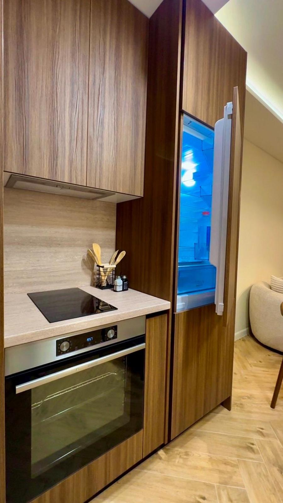 High End Elegant Living & Free Parking