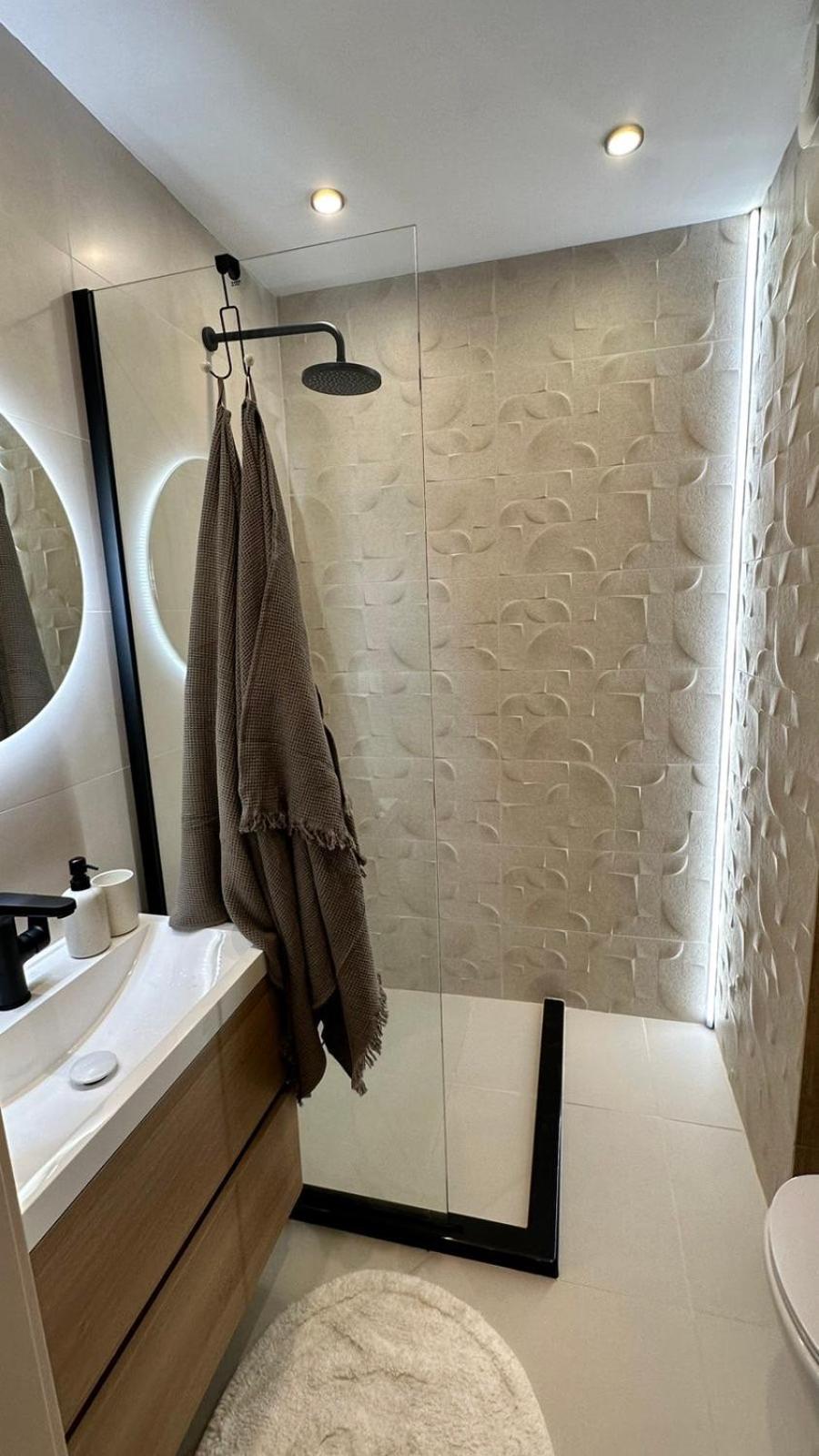 High End Elegant Living & Free Parking