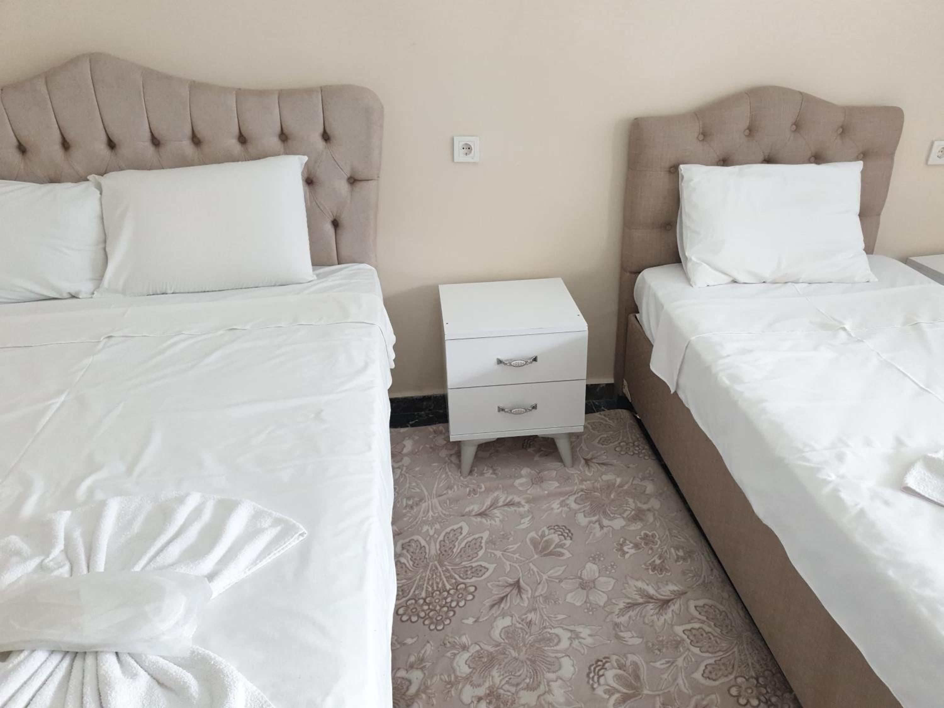 Konstantinei Hotel