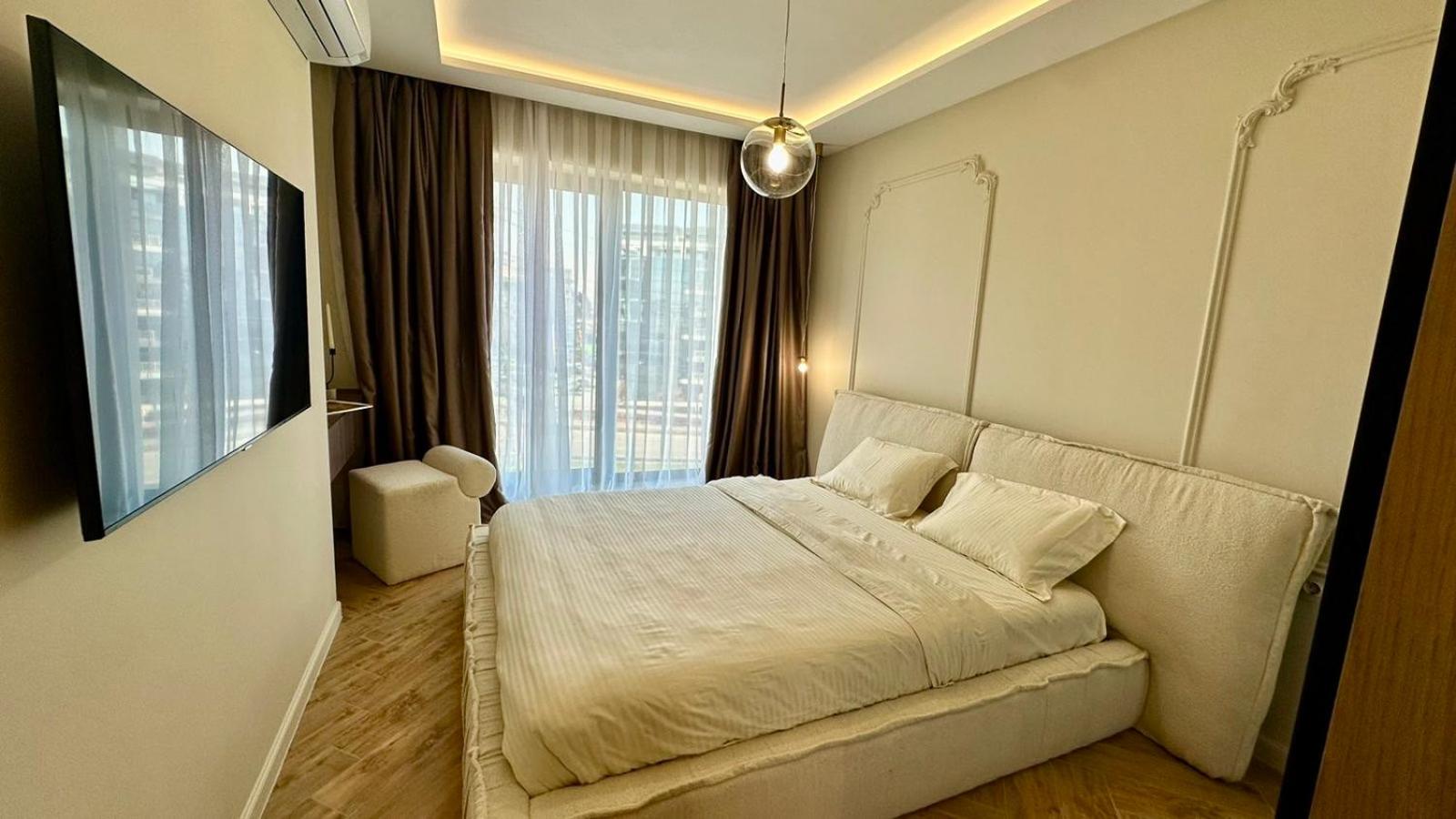 High End Elegant Living & Free Parking