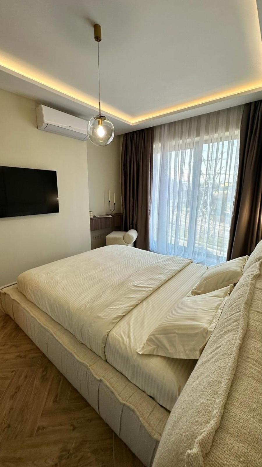 High End Elegant Living & Free Parking