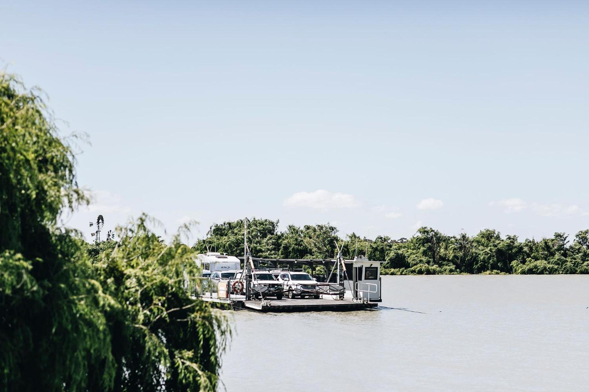 Sunset Muse - A Waterfront Home with Panoramic Views and Jetty