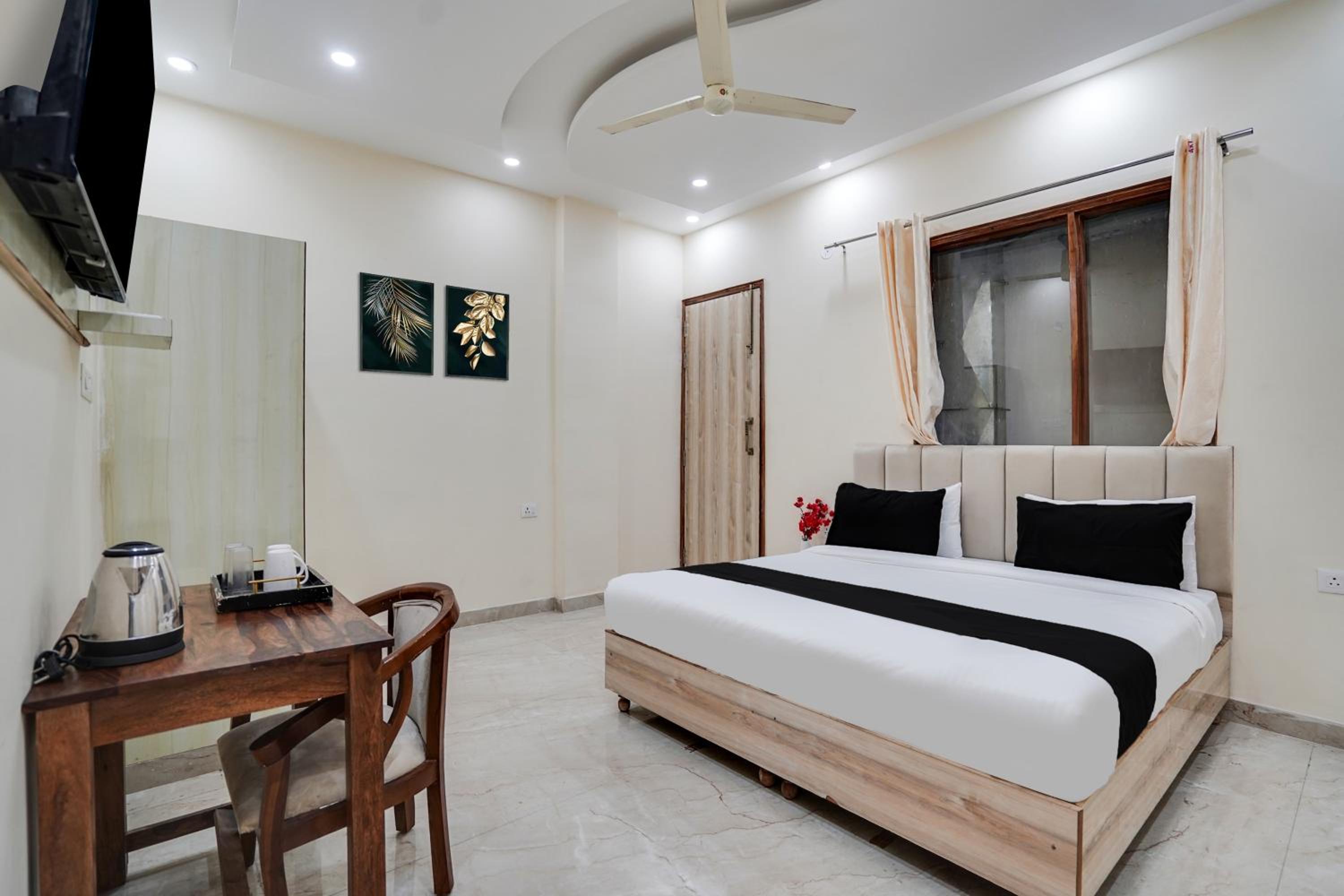 Townhouse Sector 63 A Noida - Image 2