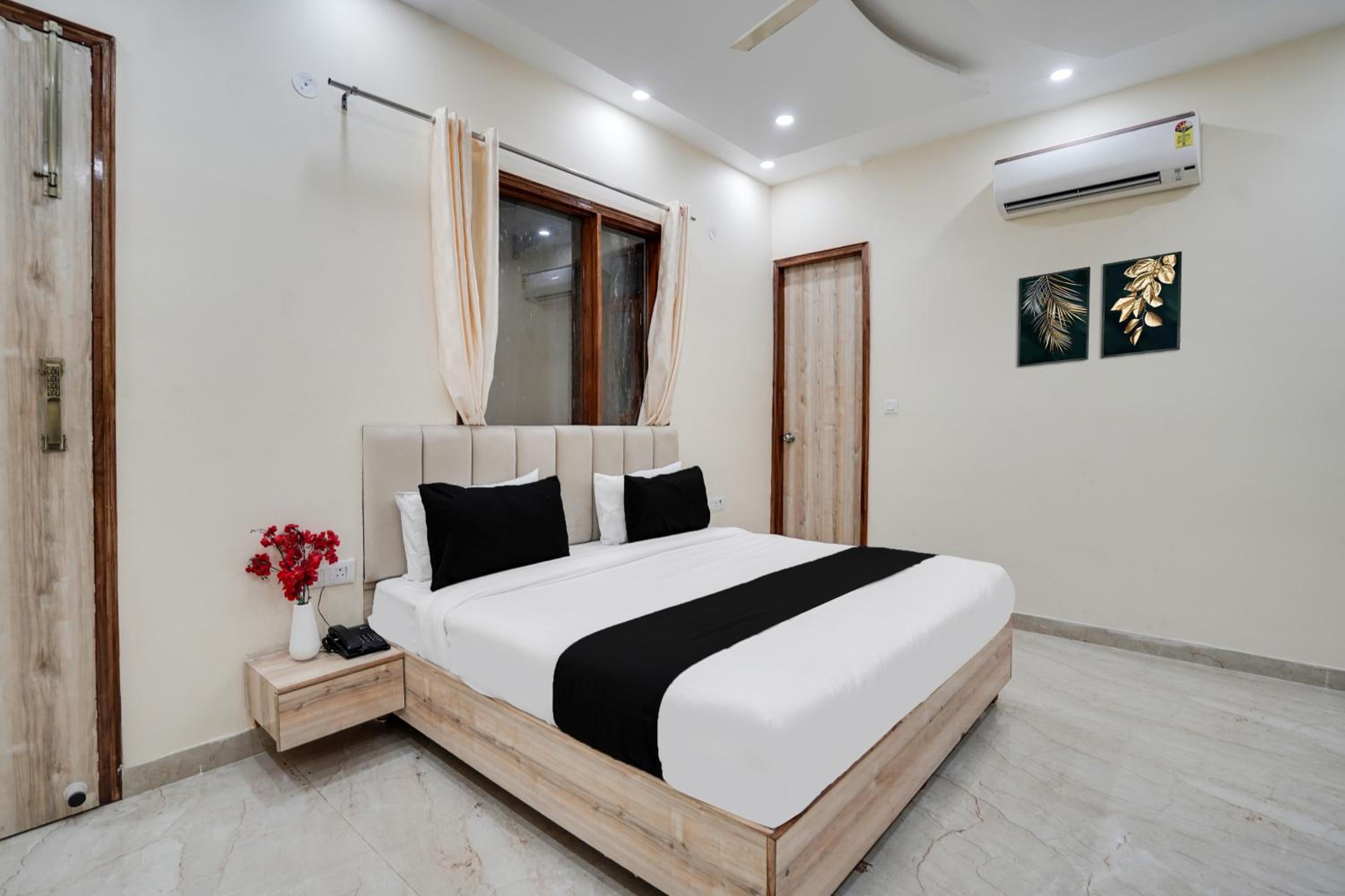 Townhouse Sector 63 A Noida - Image 3