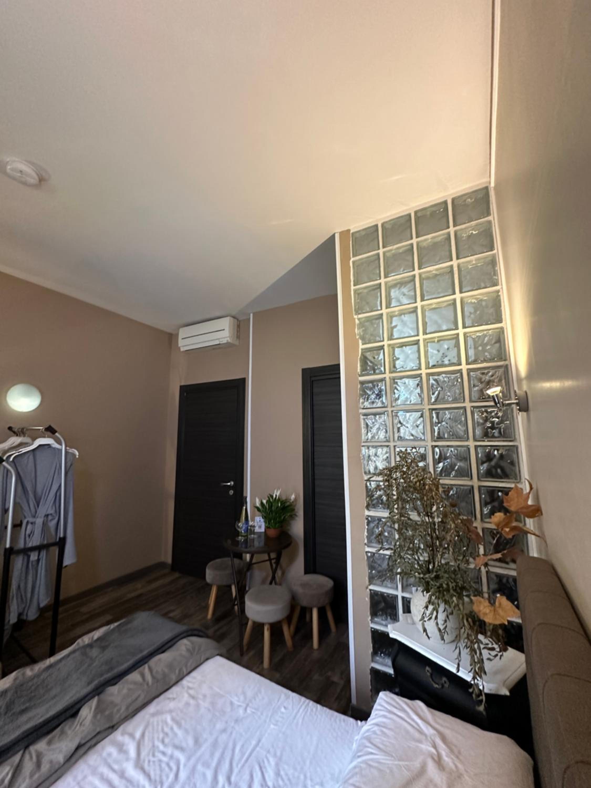 Candia Rooms